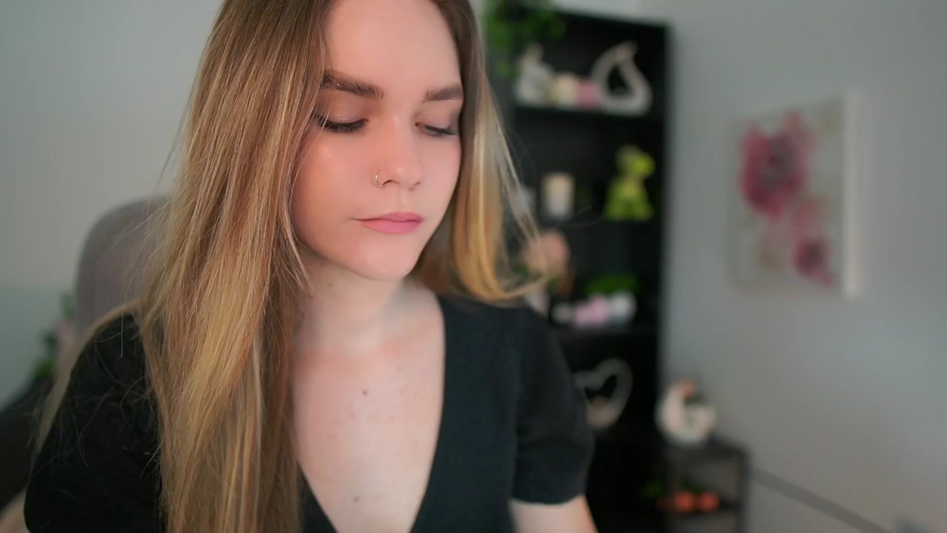 Gallery image thumbnail from Skyla_Novea_'s myfreecams stream on, 04/02/2024, 19:24 image 1 of 20
