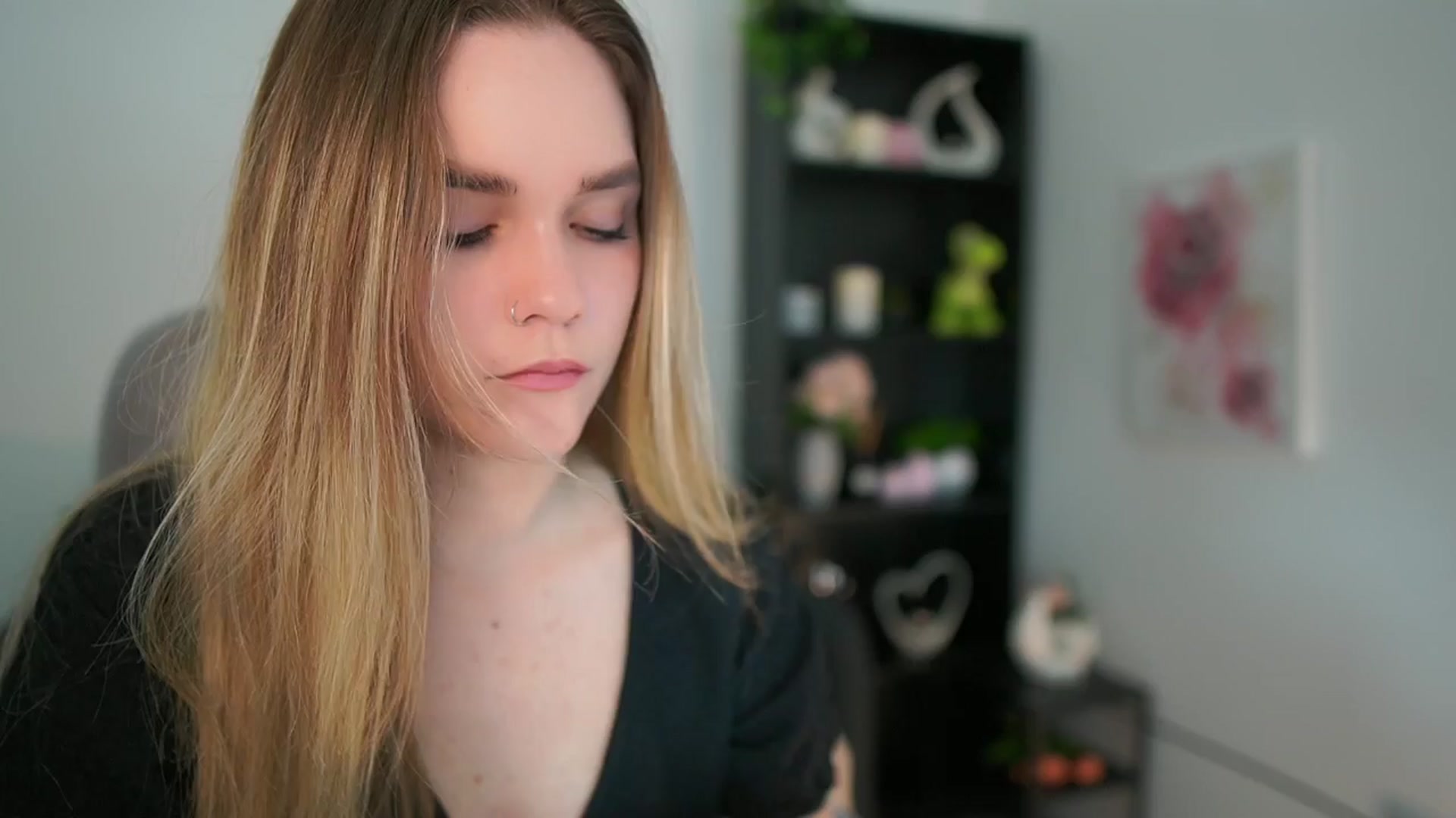 Gallery image thumbnail from Skyla_Novea_'s myfreecams stream on, 04/02/2024, 19:24 image 4 of 20