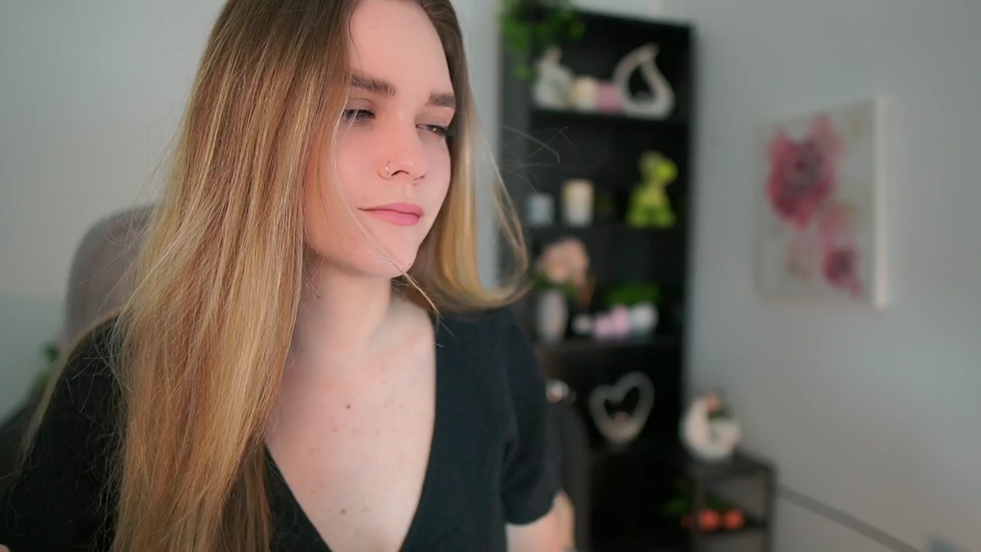 Gallery image thumbnail from Skyla_Novea_'s myfreecams stream on, 04/02/2024, 19:24 image 2 of 20
