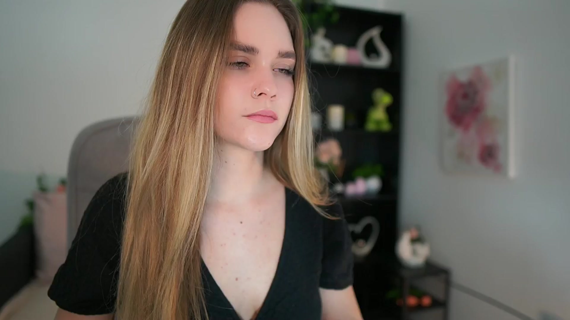 Gallery image thumbnail from Skyla_Novea_'s myfreecams stream on, 04/02/2024, 19:24 image 8 of 20