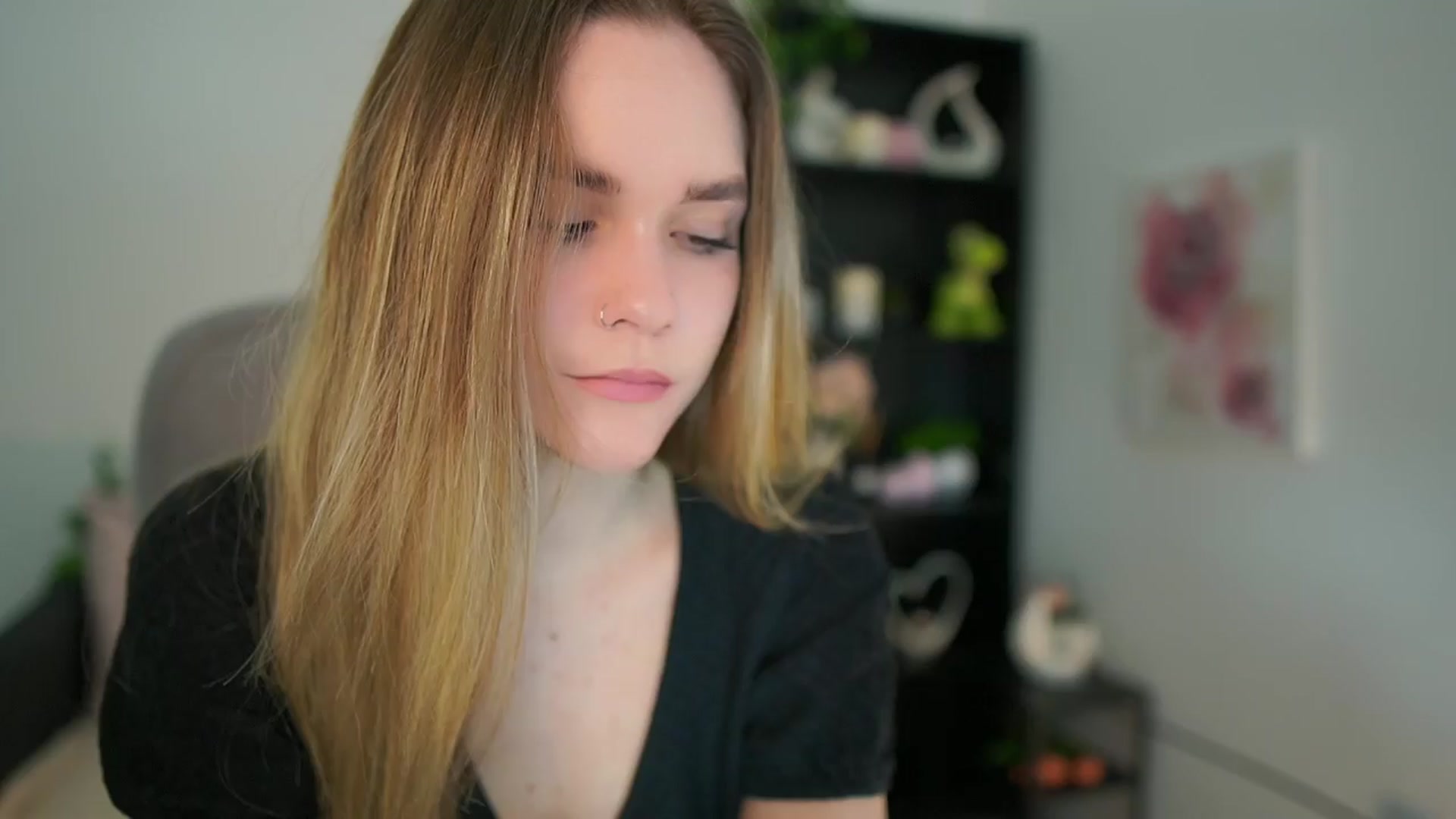 Gallery image thumbnail from Skyla_Novea_'s myfreecams stream on, 04/02/2024, 19:24 image 6 of 20
