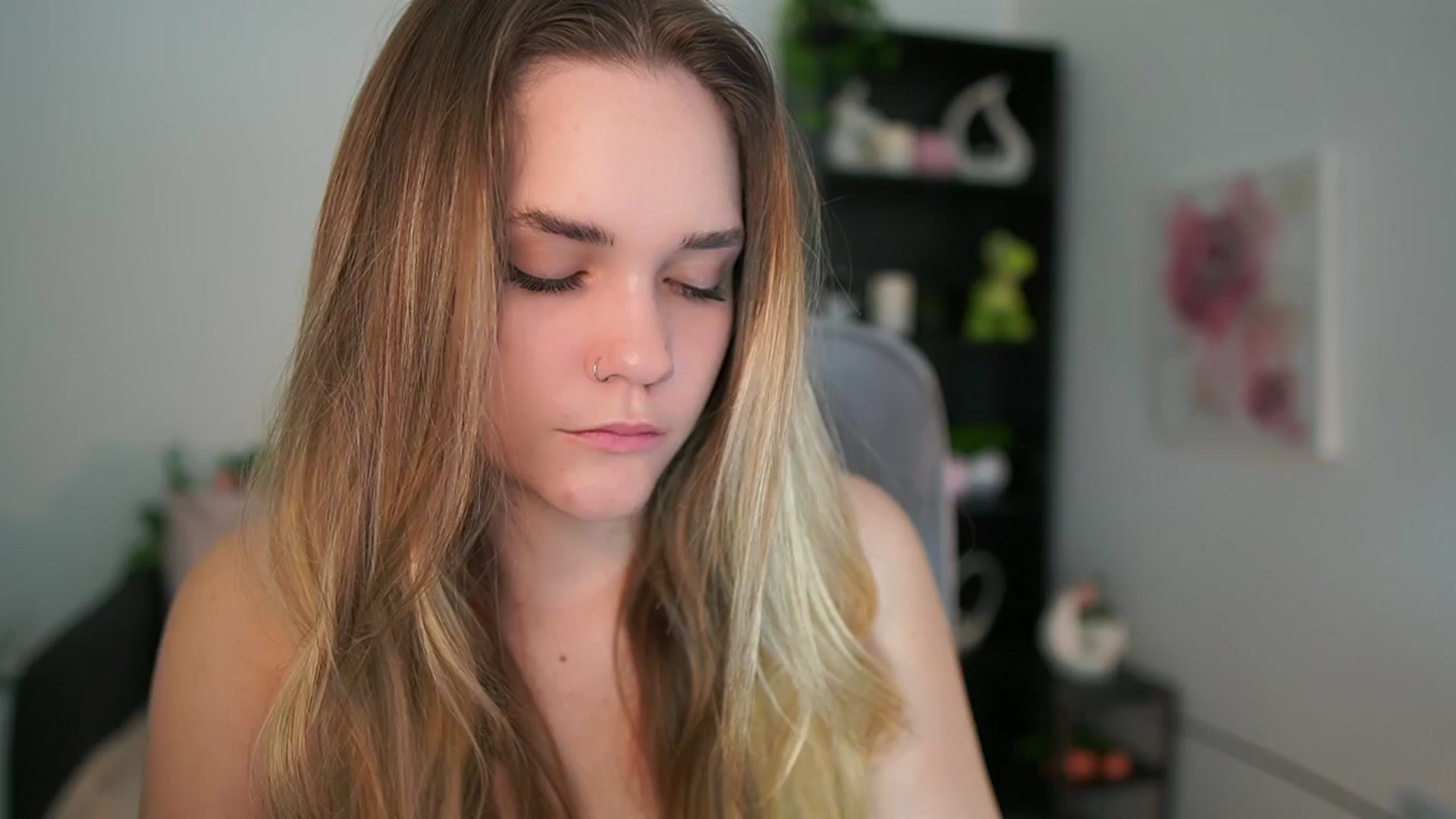Gallery image thumbnail from Skyla_Novea_'s myfreecams stream on, 04/03/2024, 15:14 image 17 of 20