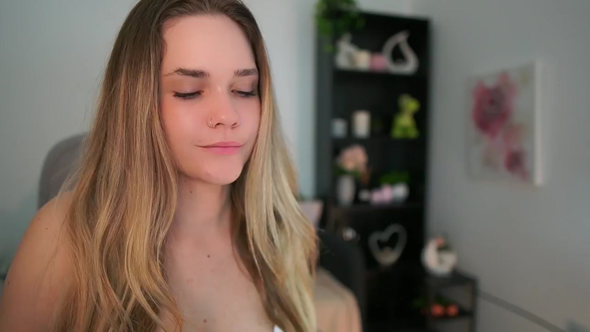 Gallery image thumbnail from Skyla_Novea_'s myfreecams stream on, 04/03/2024, 15:14 image 4 of 20