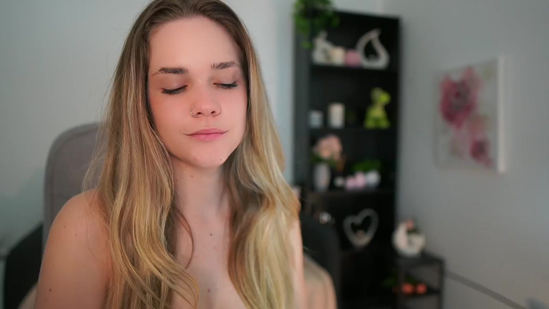 Gallery image thumbnail from Skyla_Novea_'s myfreecams stream on, 04/03/2024, 15:14 image 1 of 20