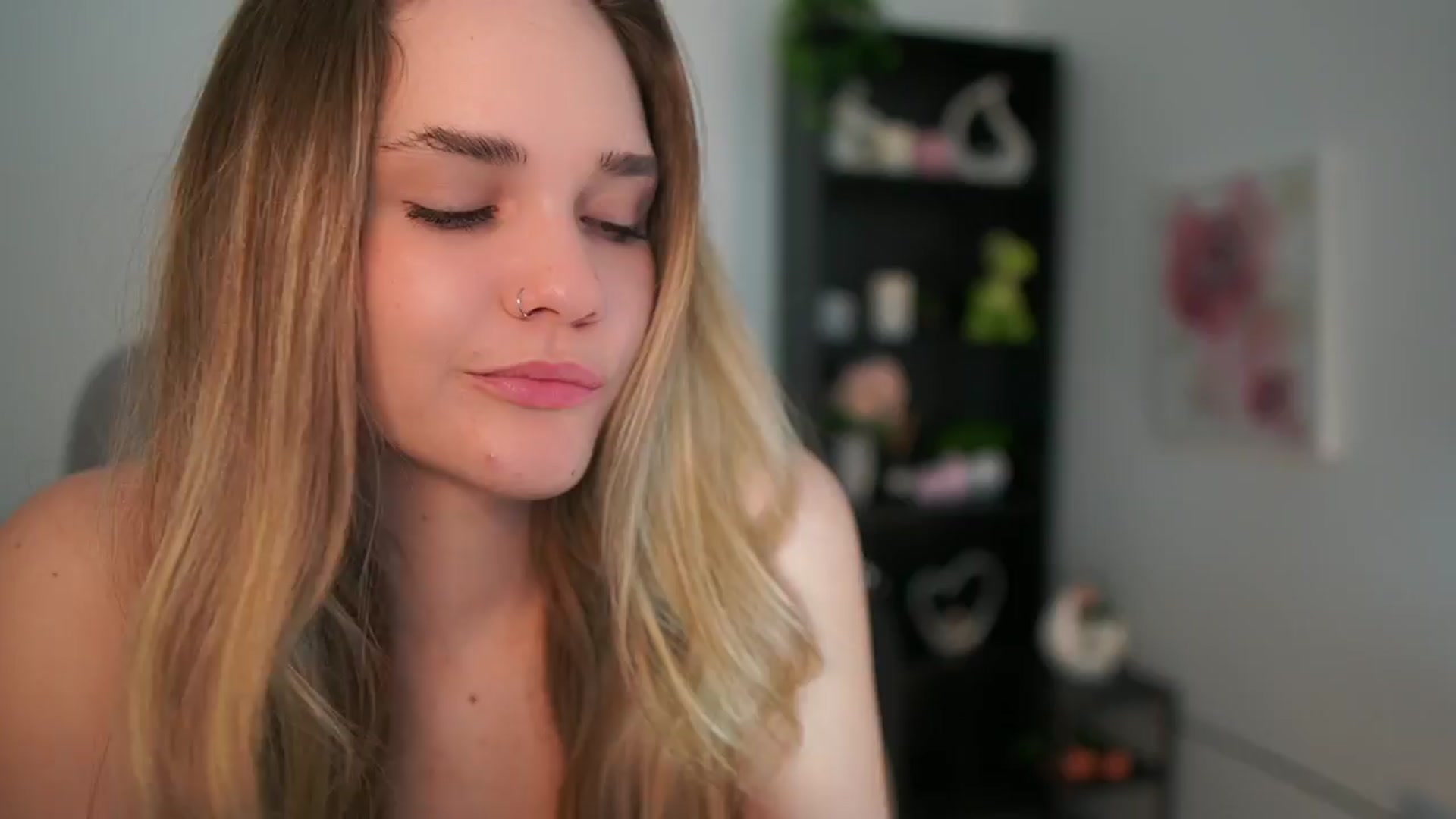 Gallery image thumbnail from Skyla_Novea_'s myfreecams stream on, 04/03/2024, 15:14 image 9 of 20
