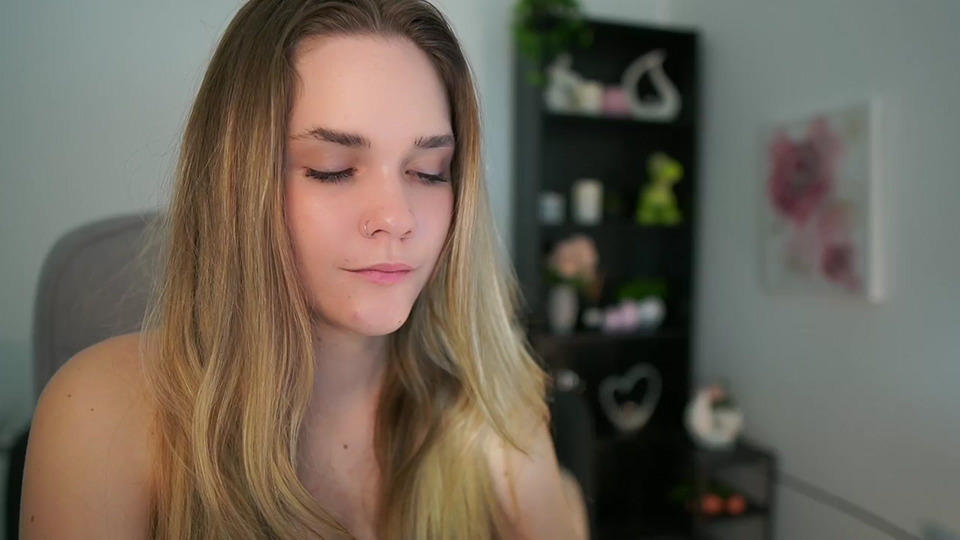 Gallery image thumbnail from Skyla_Novea_'s myfreecams stream on, 04/03/2024, 15:14 image 7 of 20