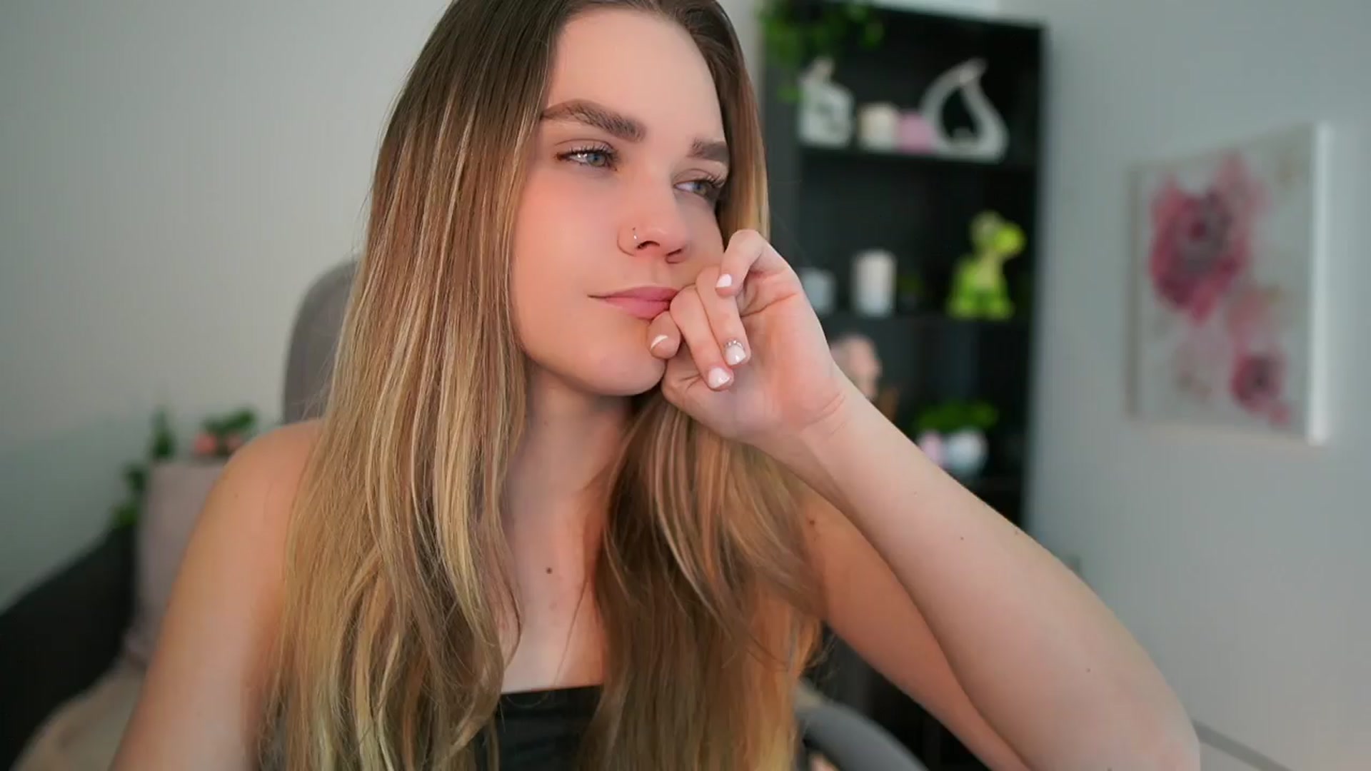 Gallery image thumbnail from Skyla_Novea_'s myfreecams stream on, 04/04/2024, 19:51 image 5 of 20