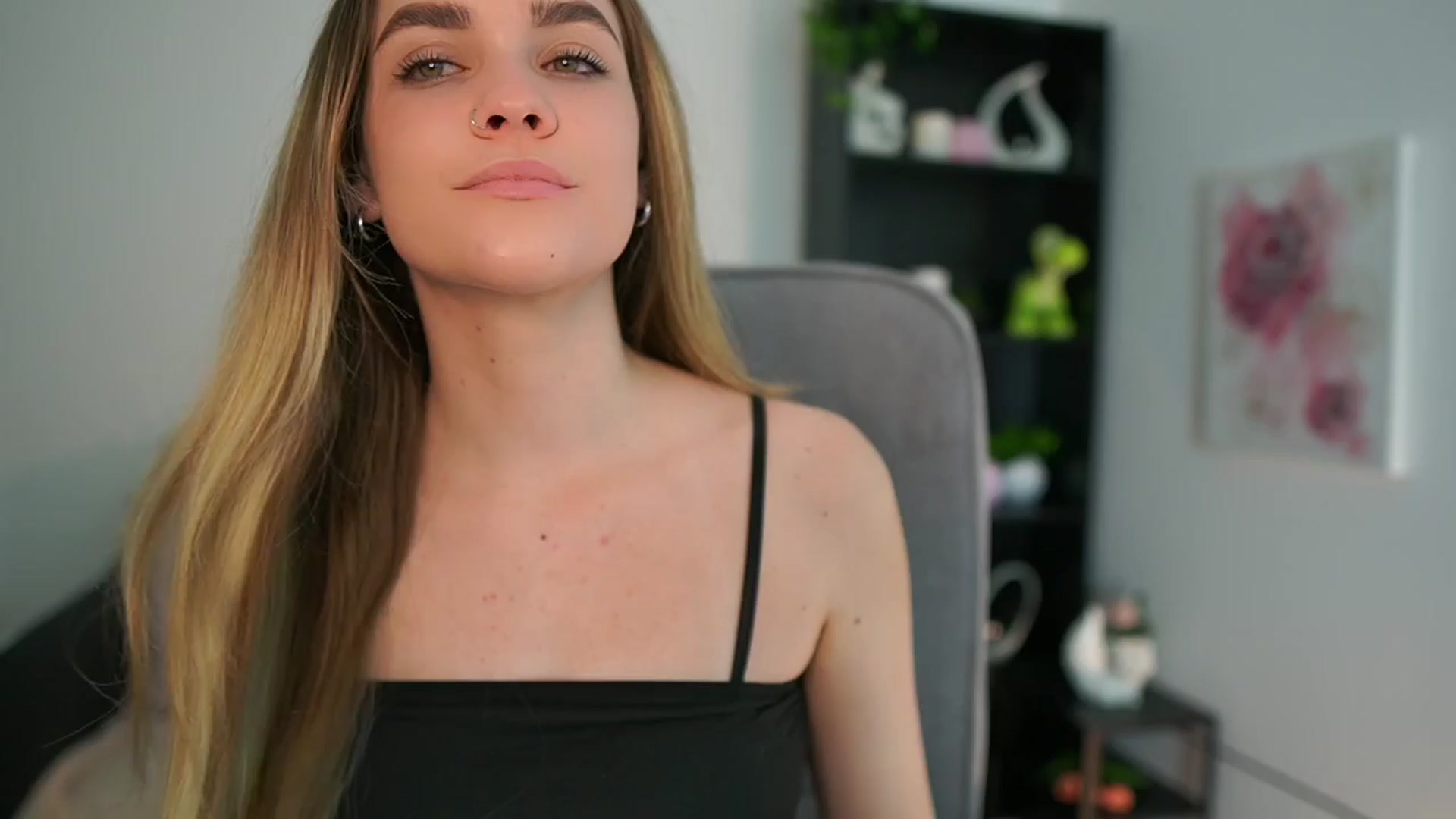 Gallery image thumbnail from Skyla_Novea_'s myfreecams stream on, 04/04/2024, 19:51 image 10 of 20