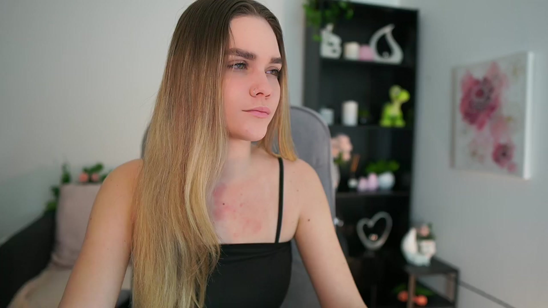 Gallery image thumbnail from Skyla_Novea_'s myfreecams stream on, 04/04/2024, 19:51 image 20 of 20