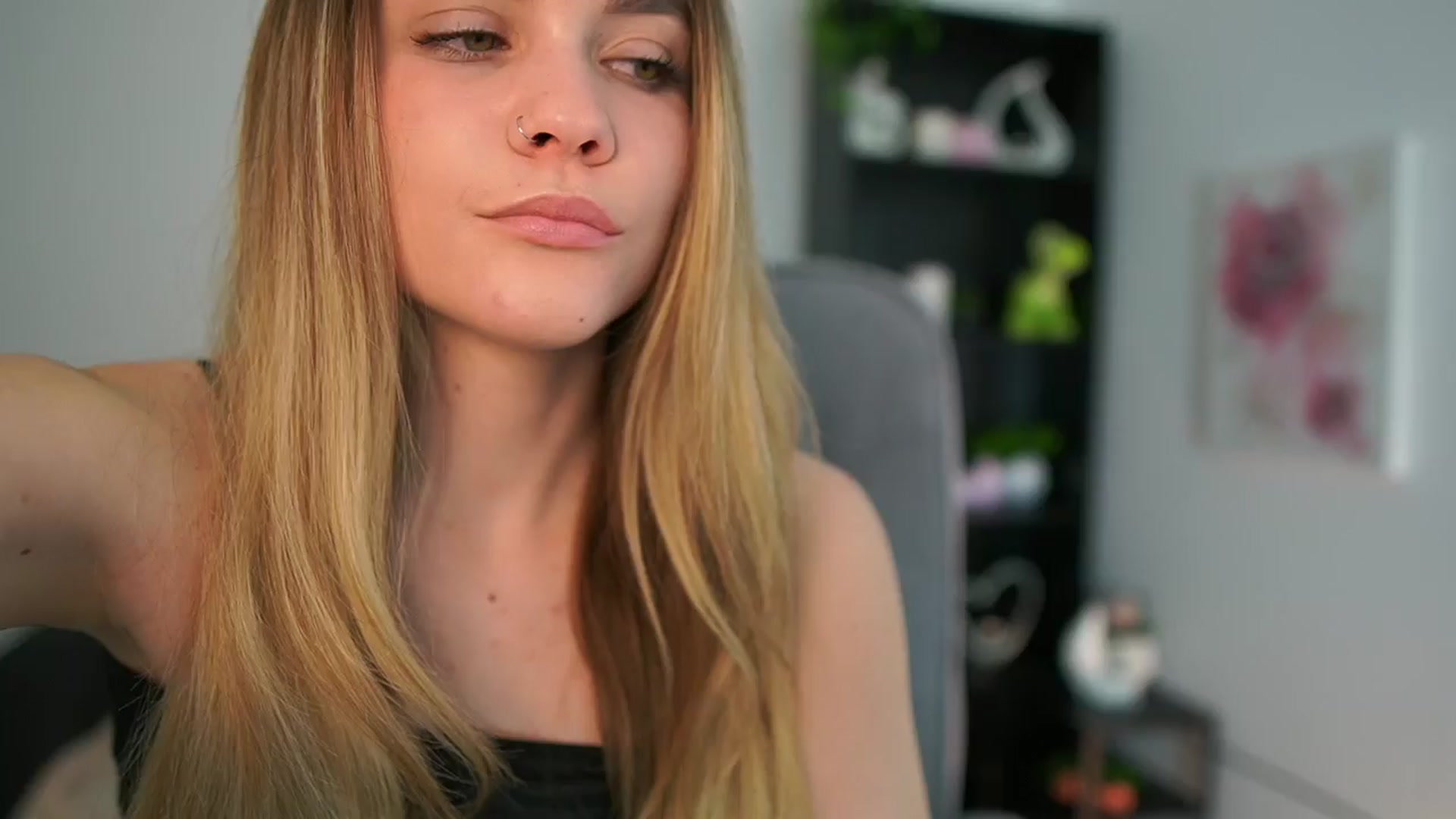 Gallery image thumbnail from Skyla_Novea_'s myfreecams stream on, 04/04/2024, 19:51 image 11 of 20