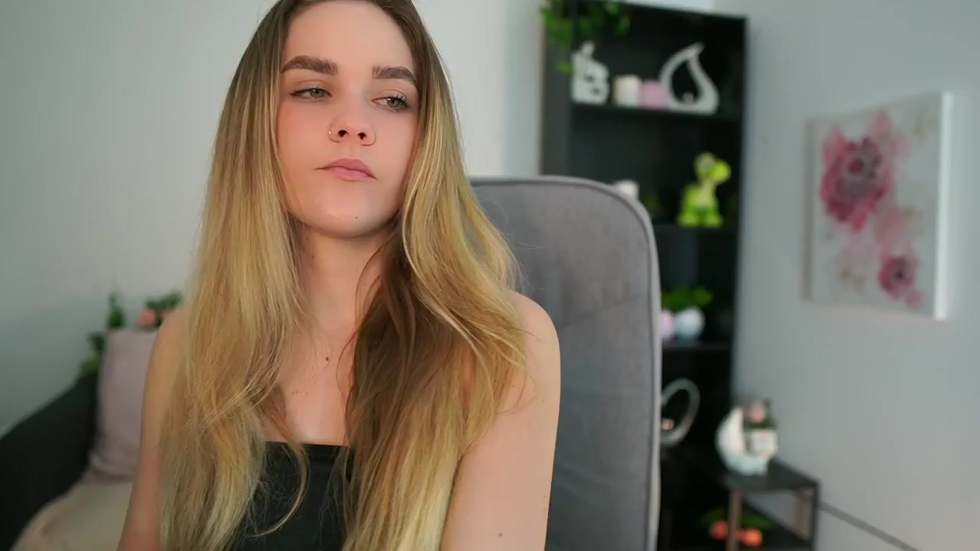 Gallery image thumbnail from Skyla_Novea_'s myfreecams stream on, 04/04/2024, 19:51 image 9 of 20