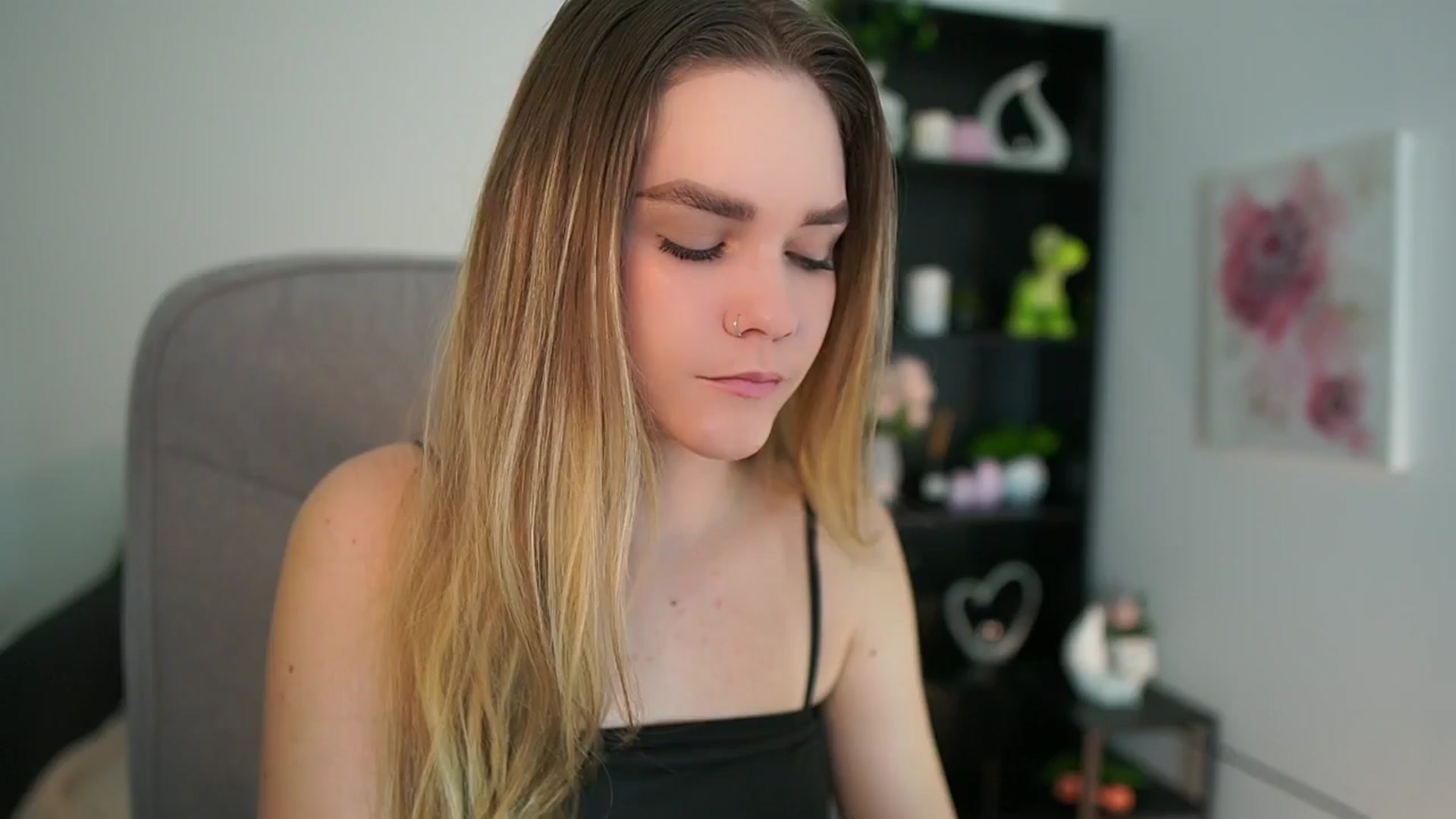 Gallery image thumbnail from Skyla_Novea_'s myfreecams stream on, 04/04/2024, 19:51 image 4 of 20