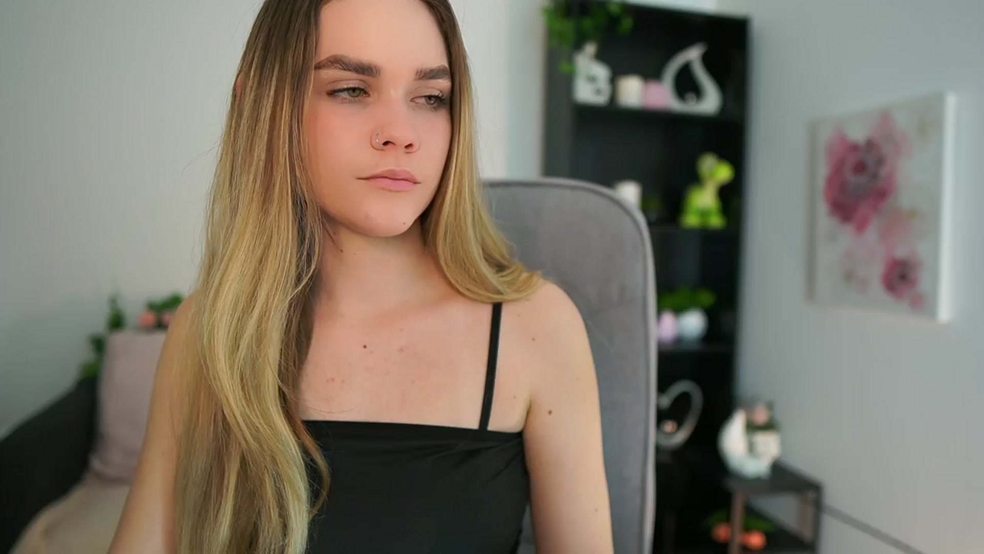 Gallery image thumbnail from Skyla_Novea_'s myfreecams stream on, 04/04/2024, 19:51 image 13 of 20