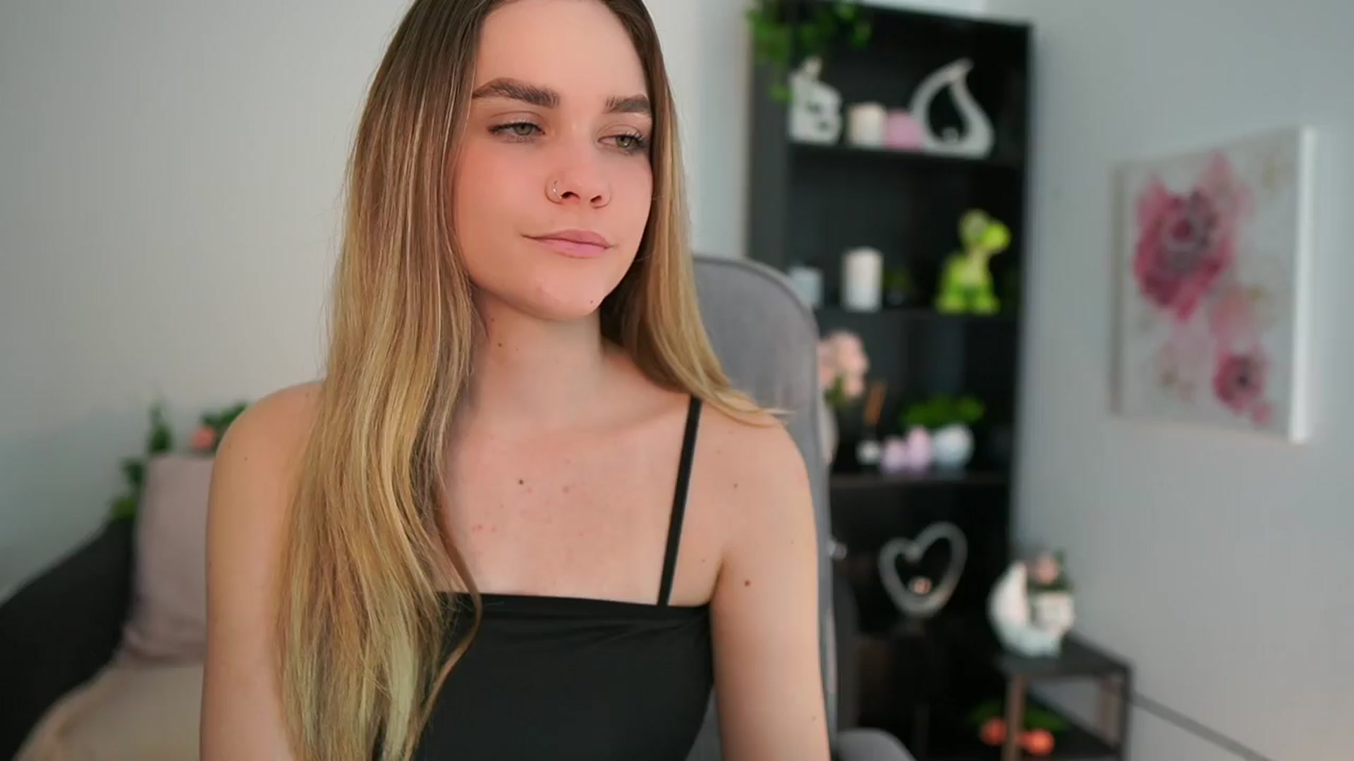Gallery image thumbnail from Skyla_Novea_'s myfreecams stream on, 04/04/2024, 19:51 image 14 of 20