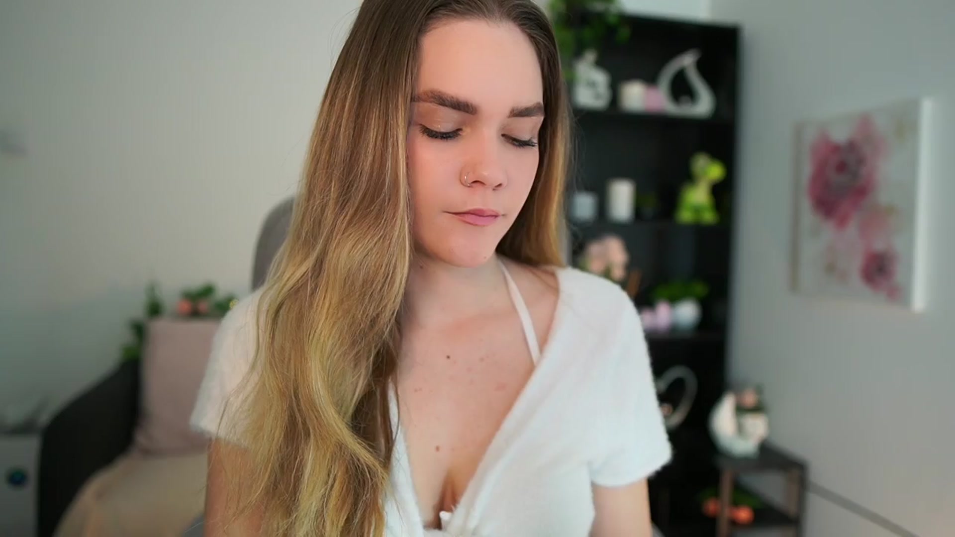 Gallery image thumbnail from Skyla_Novea_'s myfreecams stream on, 04/05/2024, 14:14 image 5 of 20