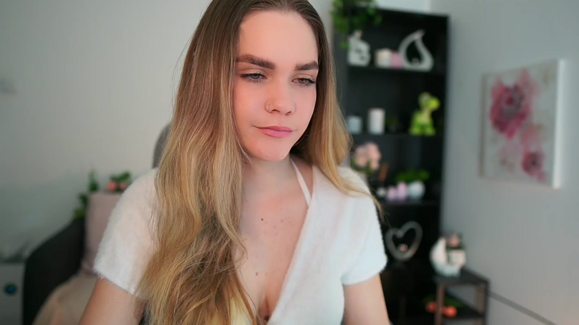Gallery image thumbnail from Skyla_Novea_'s myfreecams stream on, 04/05/2024, 14:14 image 2 of 20