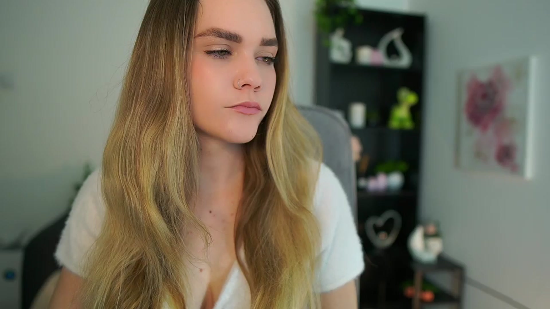 Gallery image thumbnail from Skyla_Novea_'s myfreecams stream on, 04/05/2024, 14:14 image 1 of 20