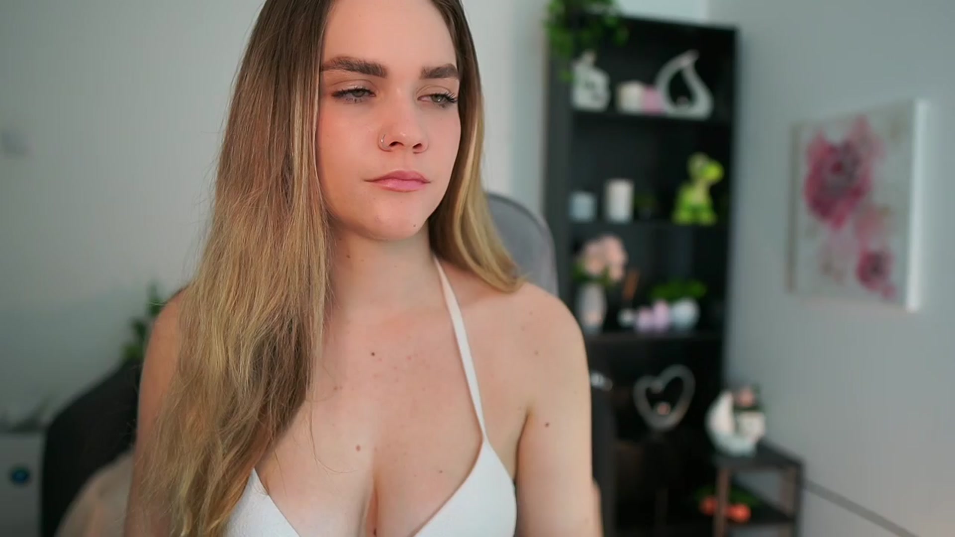 Gallery image thumbnail from Skyla_Novea_'s myfreecams stream on, 04/05/2024, 16:39 image 3 of 20