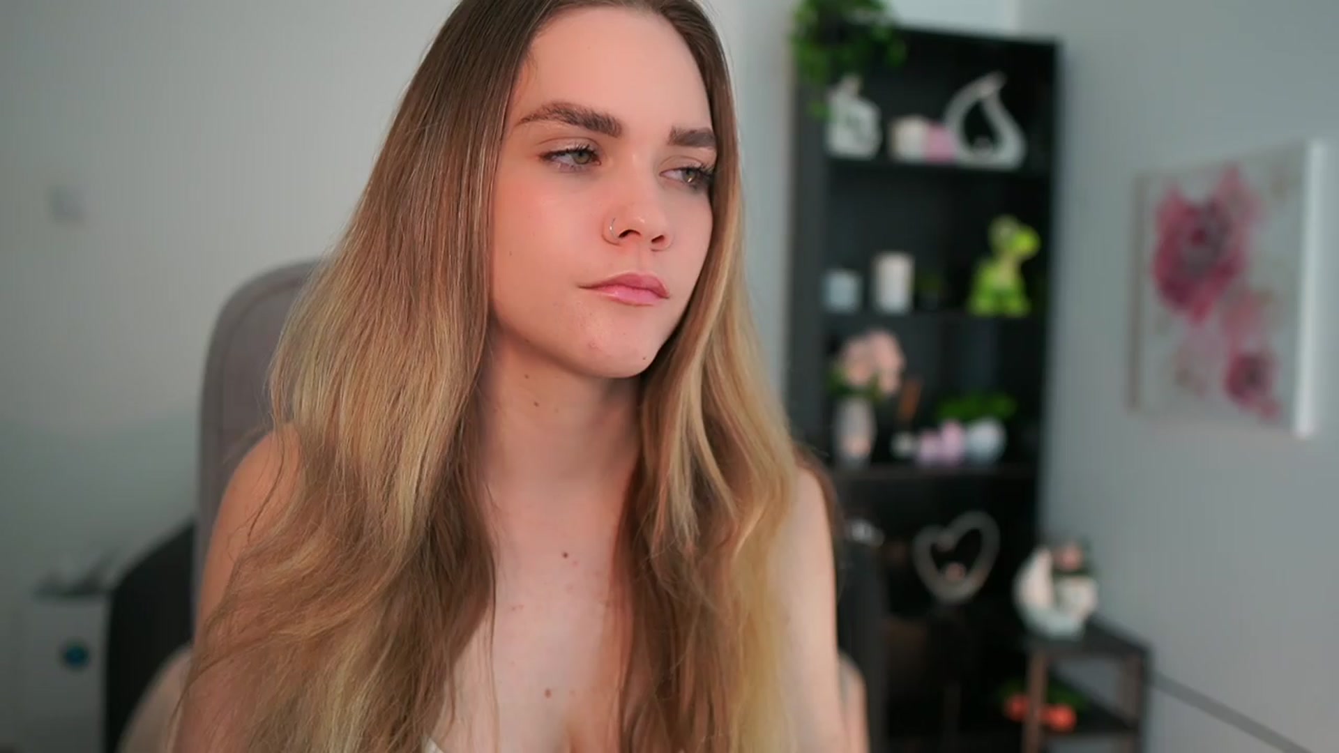 Gallery image thumbnail from Skyla_Novea_'s myfreecams stream on, 04/05/2024, 16:39 image 16 of 20