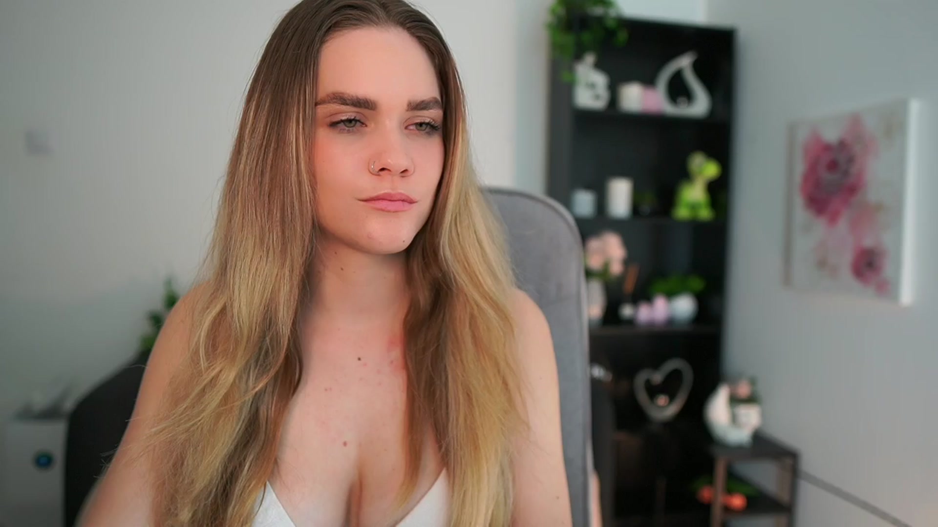 Gallery image thumbnail from Skyla_Novea_'s myfreecams stream on, 04/05/2024, 16:39 image 11 of 20