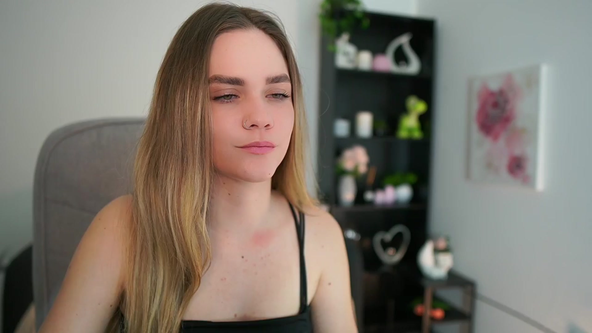 Gallery image thumbnail from Skyla_Novea_'s myfreecams stream on, 04/06/2024, 19:39 image 17 of 20