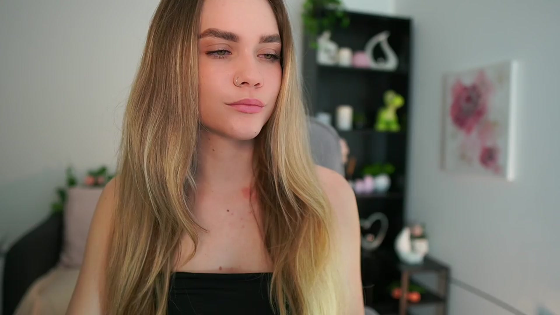 Gallery image thumbnail from Skyla_Novea_'s myfreecams stream on, 04/06/2024, 19:39 image 20 of 20