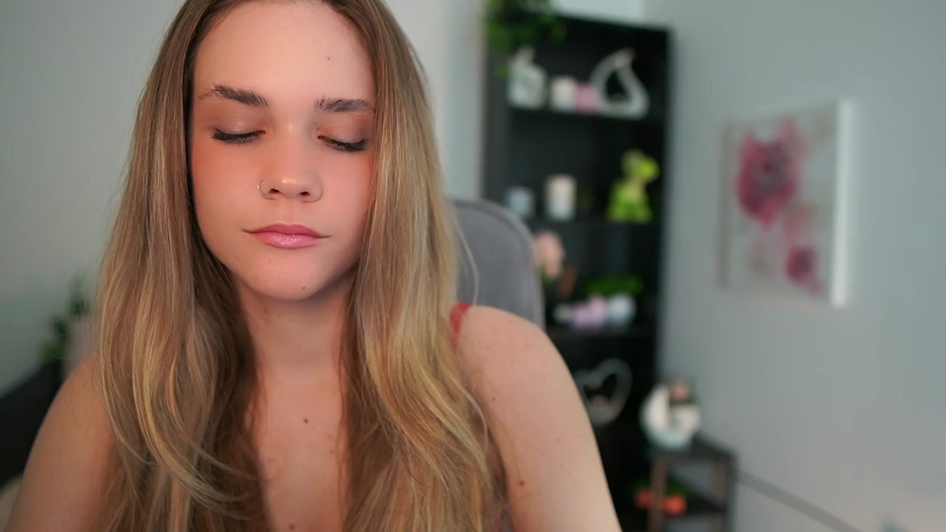Gallery image thumbnail from Skyla_Novea_'s myfreecams stream on, 04/07/2024, 15:13 image 4 of 20