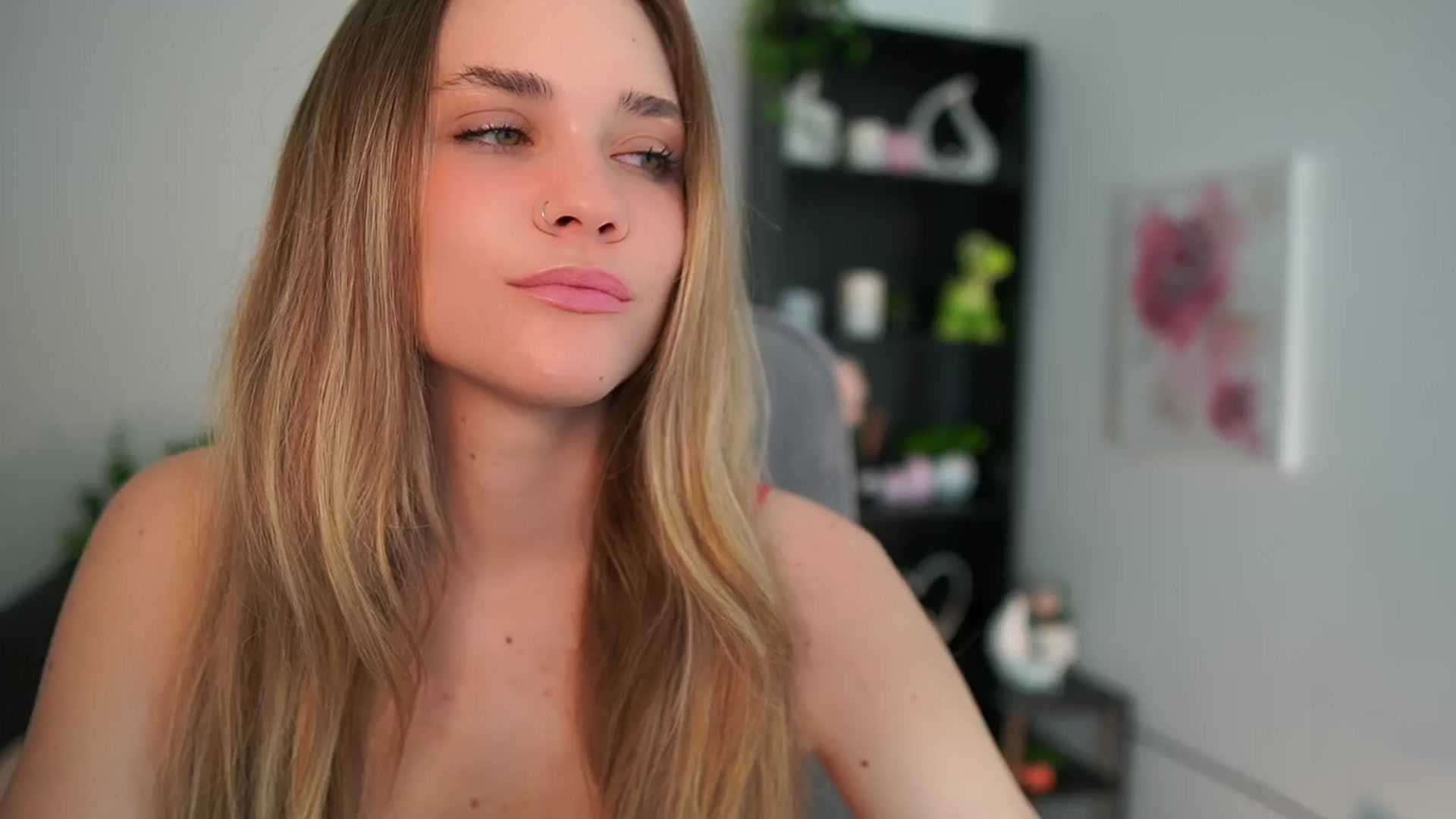 Gallery image thumbnail from Skyla_Novea_'s myfreecams stream on, 04/07/2024, 15:13 image 5 of 20
