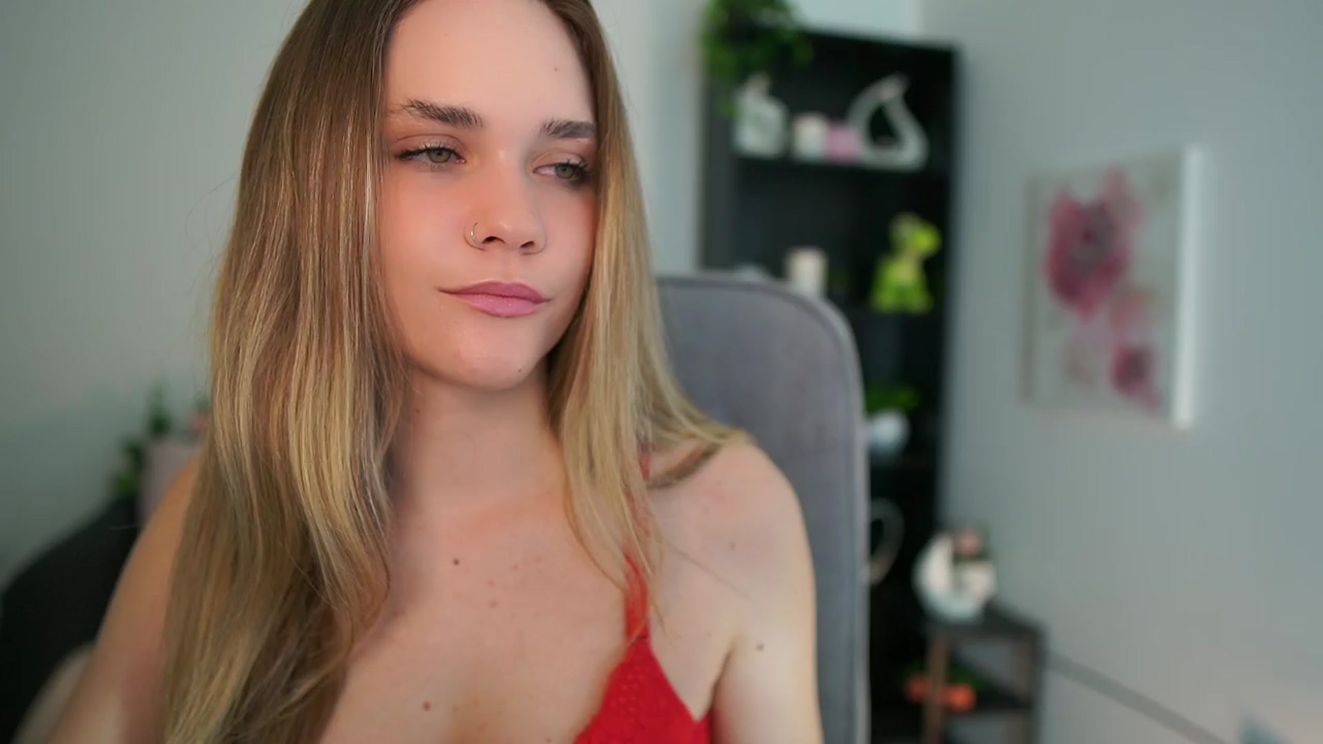Gallery image thumbnail from Skyla_Novea_'s myfreecams stream on, 04/07/2024, 15:13 image 12 of 20
