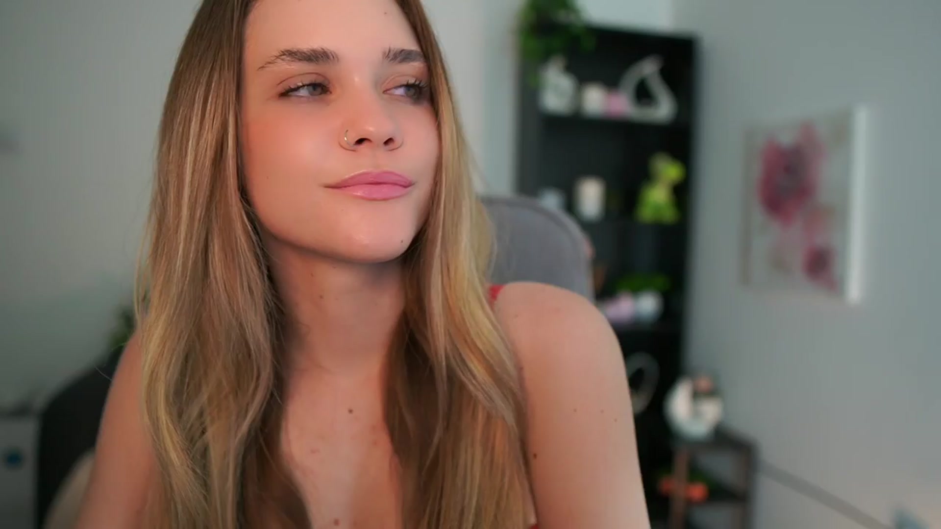 Gallery image thumbnail from Skyla_Novea_'s myfreecams stream on, 04/07/2024, 17:23 image 15 of 20
