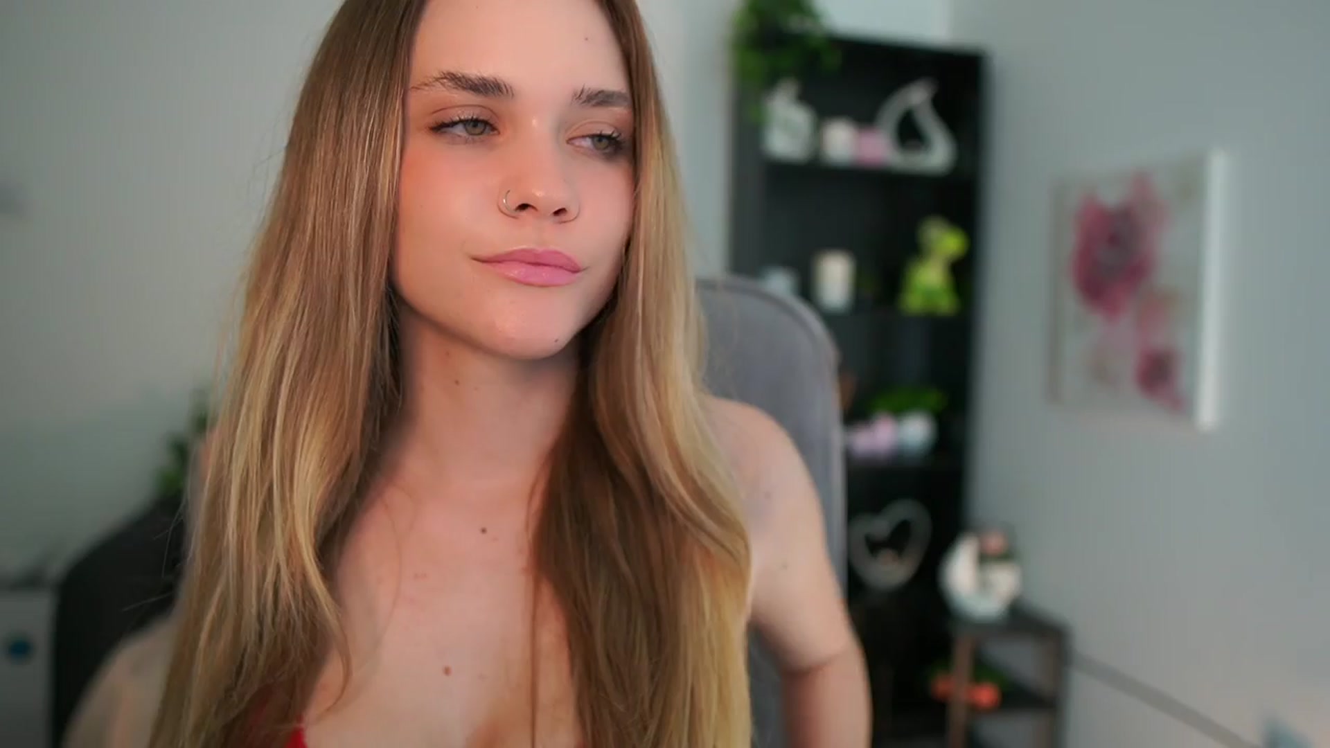 Gallery image thumbnail from Skyla_Novea_'s myfreecams stream on, 04/07/2024, 17:23 image 13 of 20