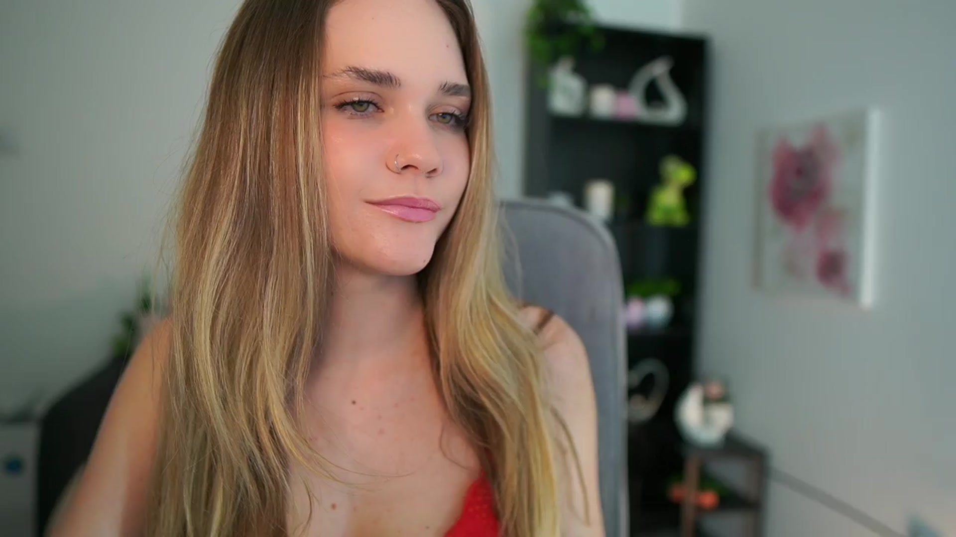 Gallery image thumbnail from Skyla_Novea_'s myfreecams stream on, 04/07/2024, 17:23 image 10 of 20