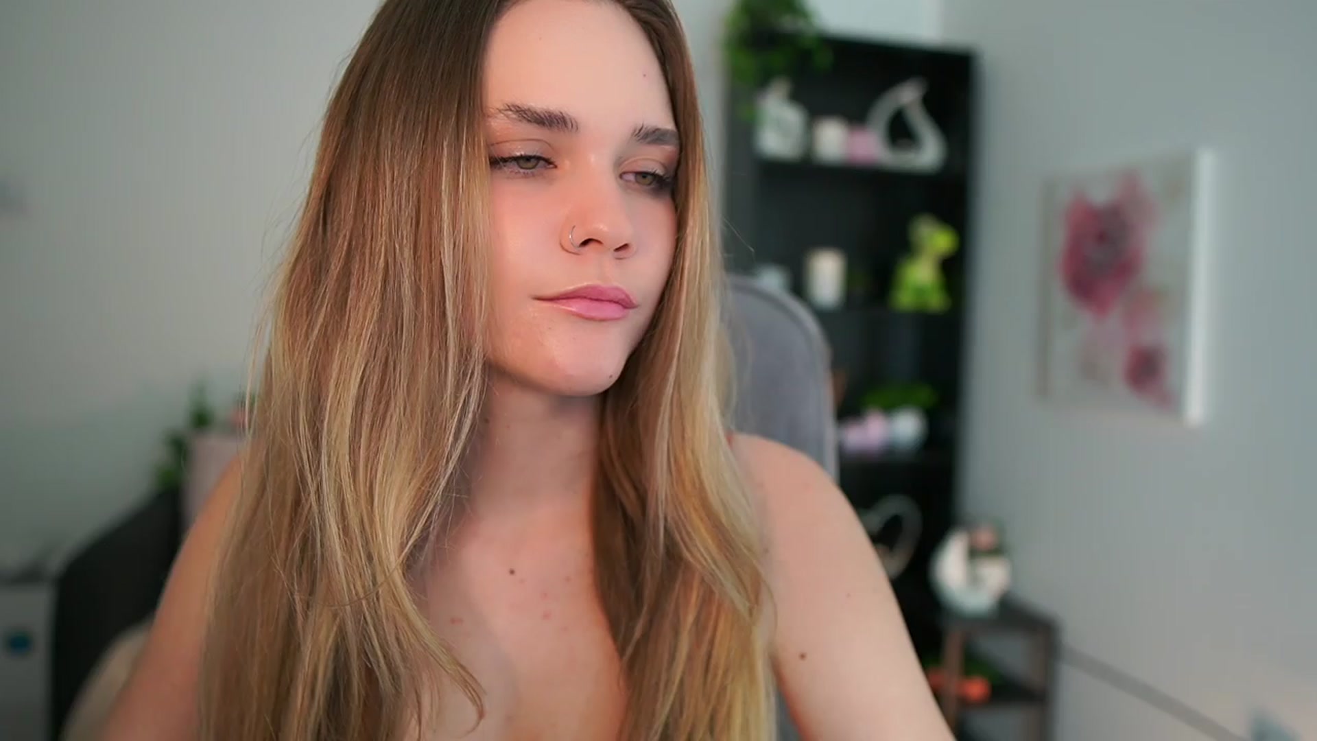Gallery image thumbnail from Skyla_Novea_'s myfreecams stream on, 04/07/2024, 17:23 image 14 of 20