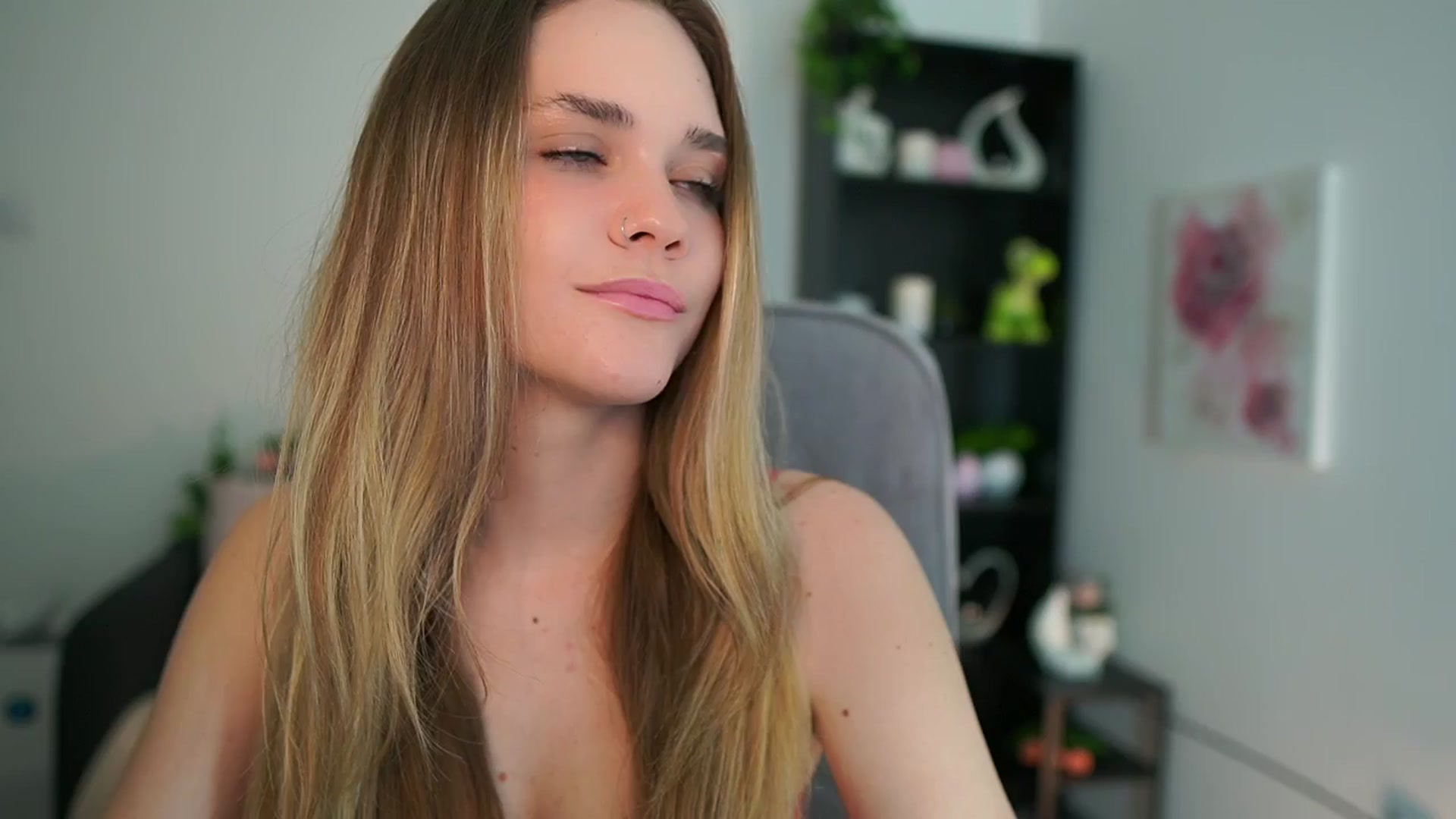 Gallery image thumbnail from Skyla_Novea_'s myfreecams stream on, 04/07/2024, 17:23 image 11 of 20