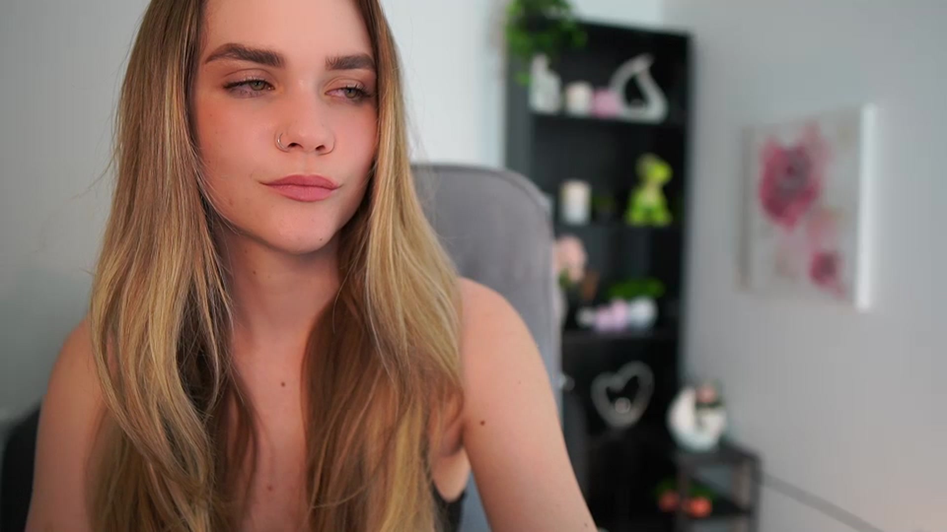 Gallery image thumbnail from Skyla_Novea_'s myfreecams stream on, 04/15/2024, 20:03 image 9 of 20