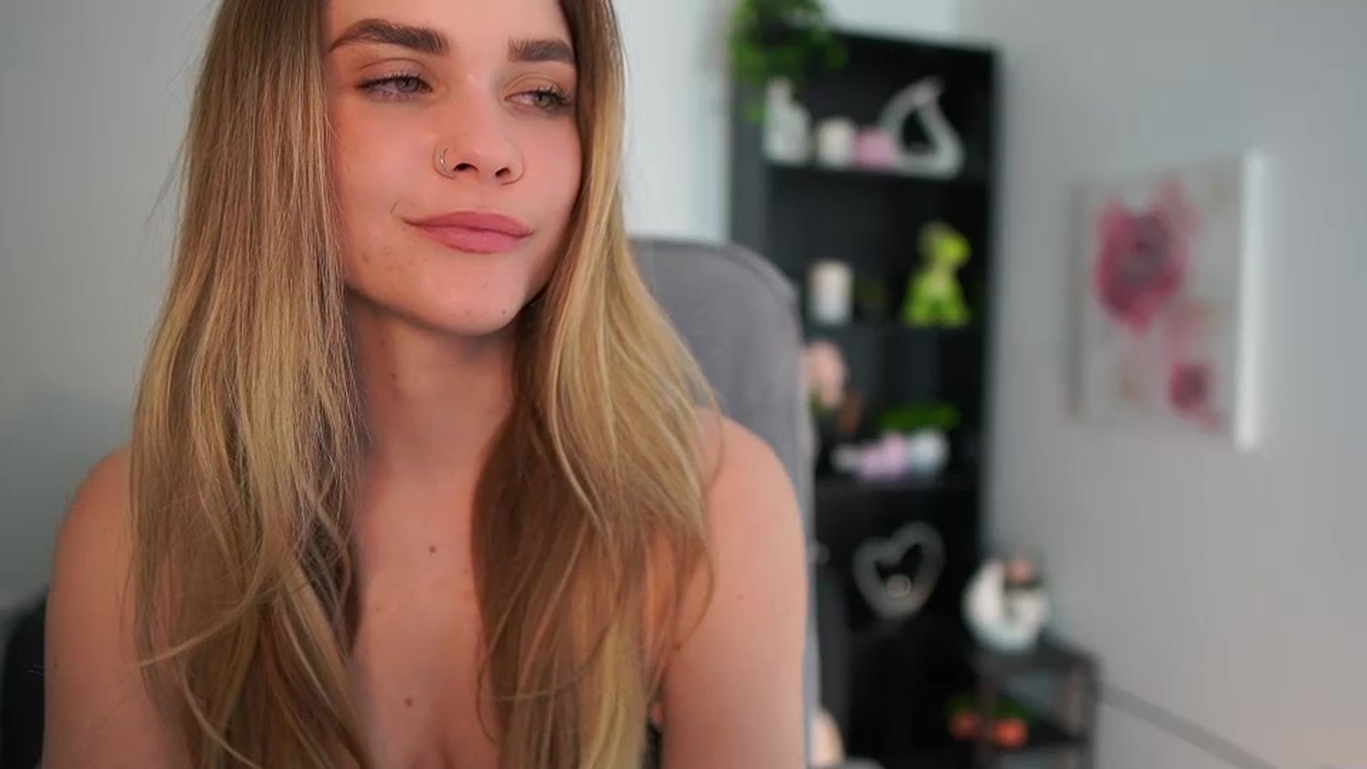 Gallery image thumbnail from Skyla_Novea_'s myfreecams stream on, 04/15/2024, 20:03 image 8 of 20