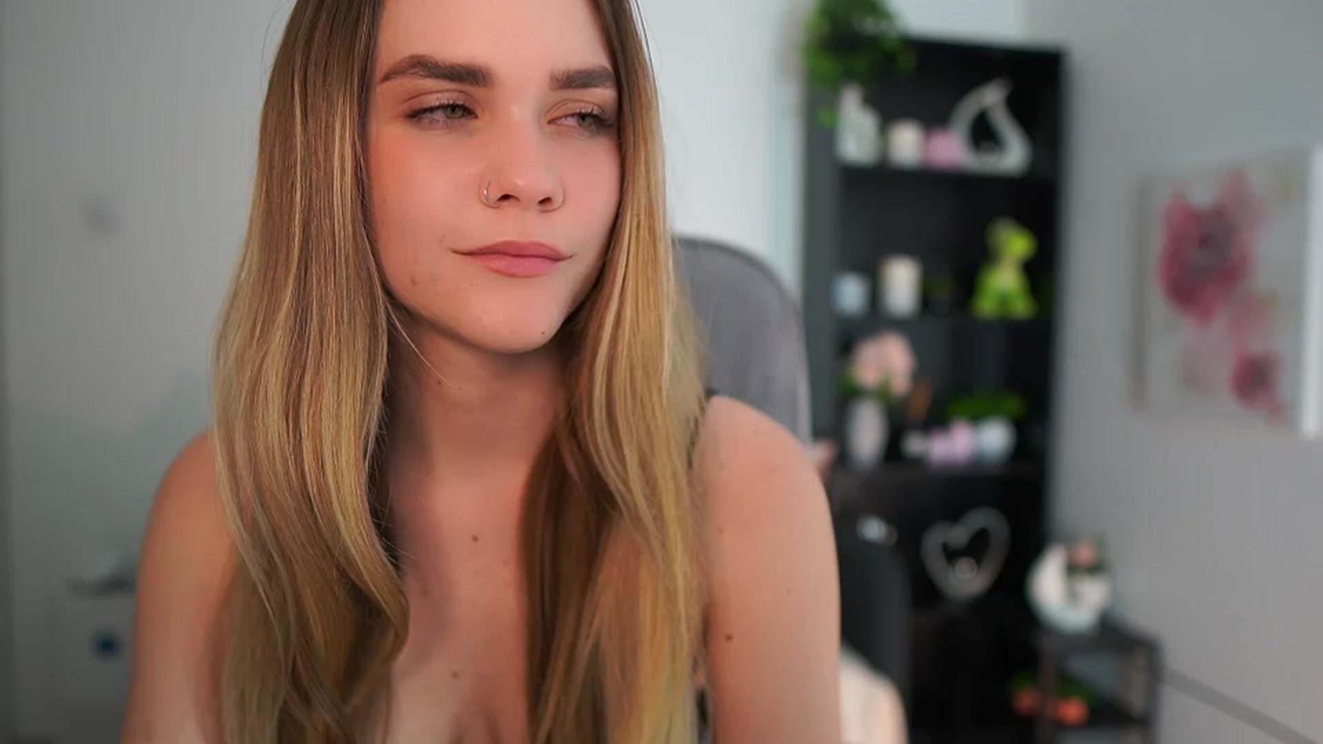 Gallery image thumbnail from Skyla_Novea_'s myfreecams stream on, 04/15/2024, 20:03 image 18 of 20