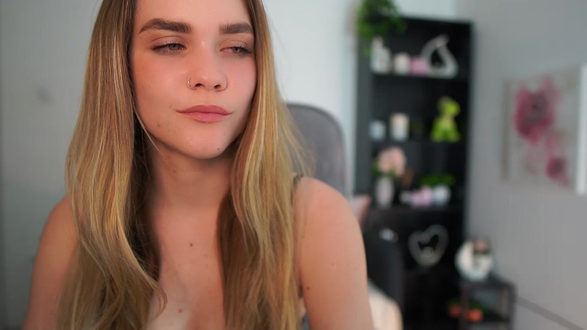 Gallery image thumbnail from Skyla_Novea_'s myfreecams stream on, 04/15/2024, 20:03 image 17 of 20