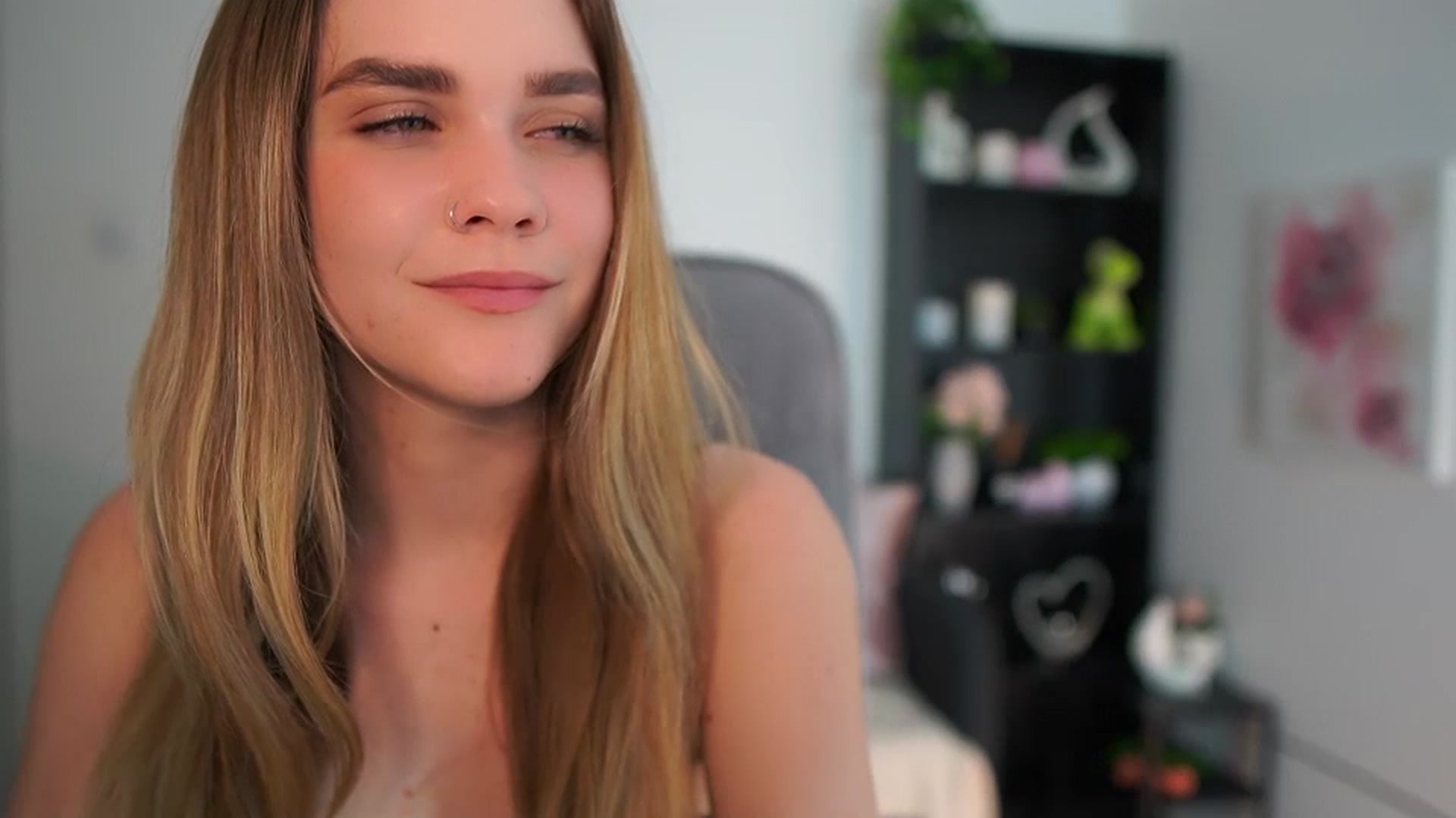 Gallery image thumbnail from Skyla_Novea_'s myfreecams stream on, 04/15/2024, 20:03 image 15 of 20