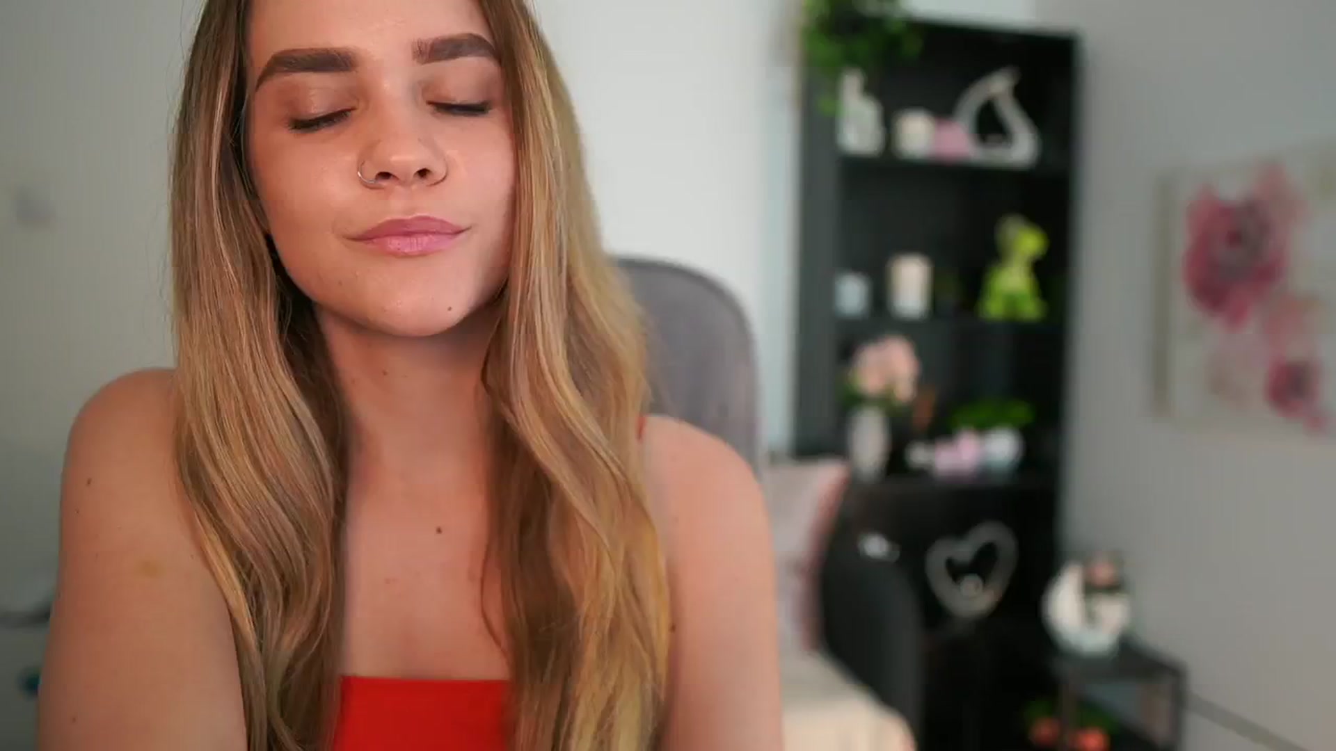 Gallery image thumbnail from Skyla_Novea_'s myfreecams stream on, 04/16/2024, 17:29 image 8 of 20