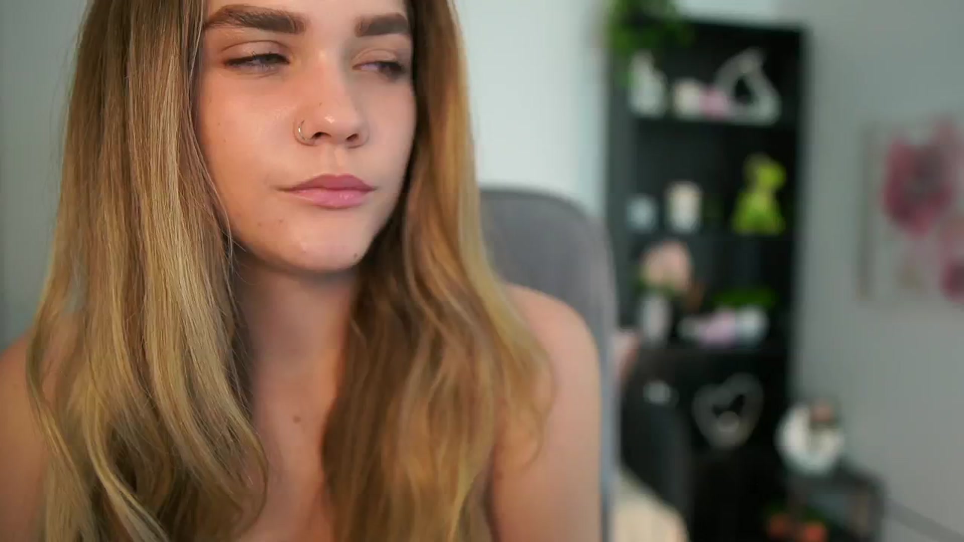 Gallery image thumbnail from Skyla_Novea_'s myfreecams stream on, 04/16/2024, 17:29 image 13 of 20