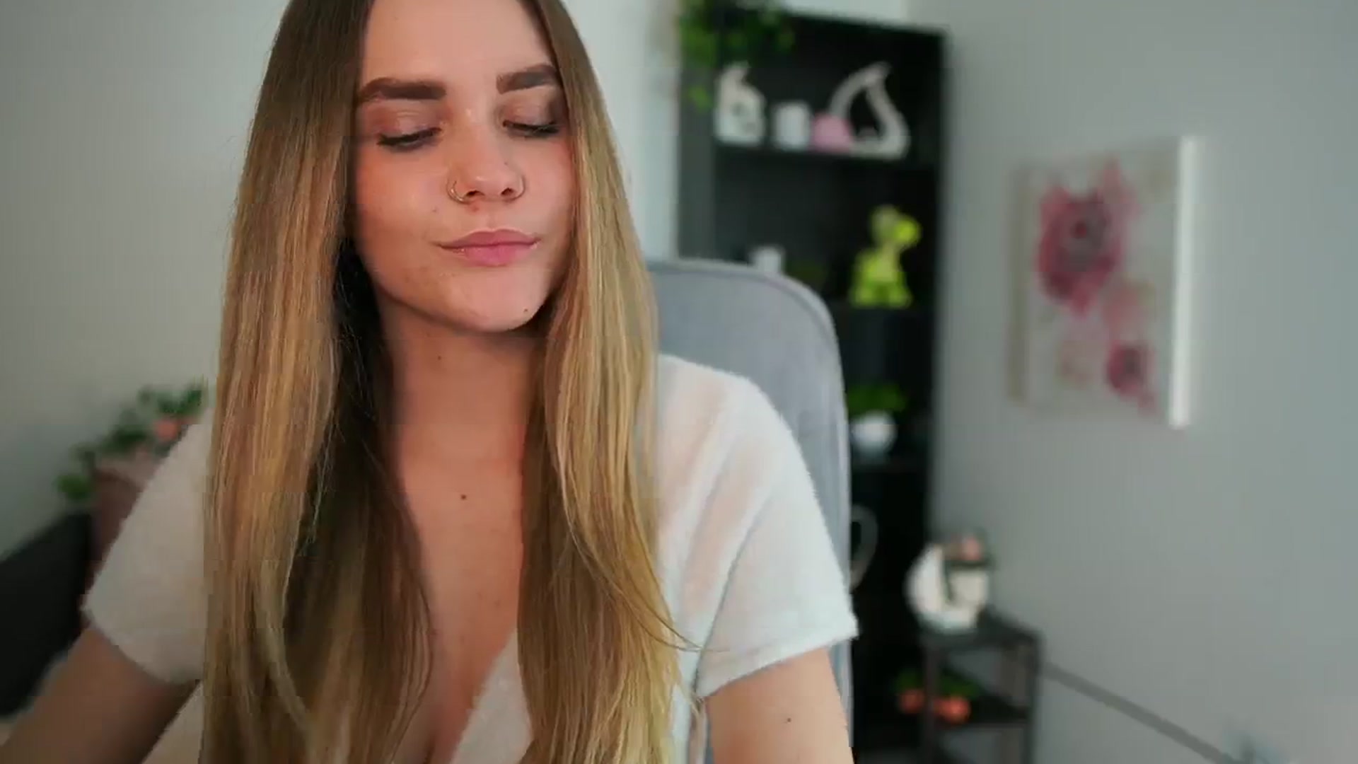 Gallery image thumbnail from Skyla_Novea_'s myfreecams stream on, 04/21/2024, 20:01 image 14 of 20