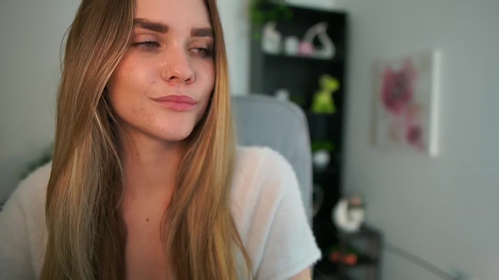 Gallery image thumbnail from Skyla_Novea_'s myfreecams stream on, 04/21/2024, 20:01 image 18 of 20