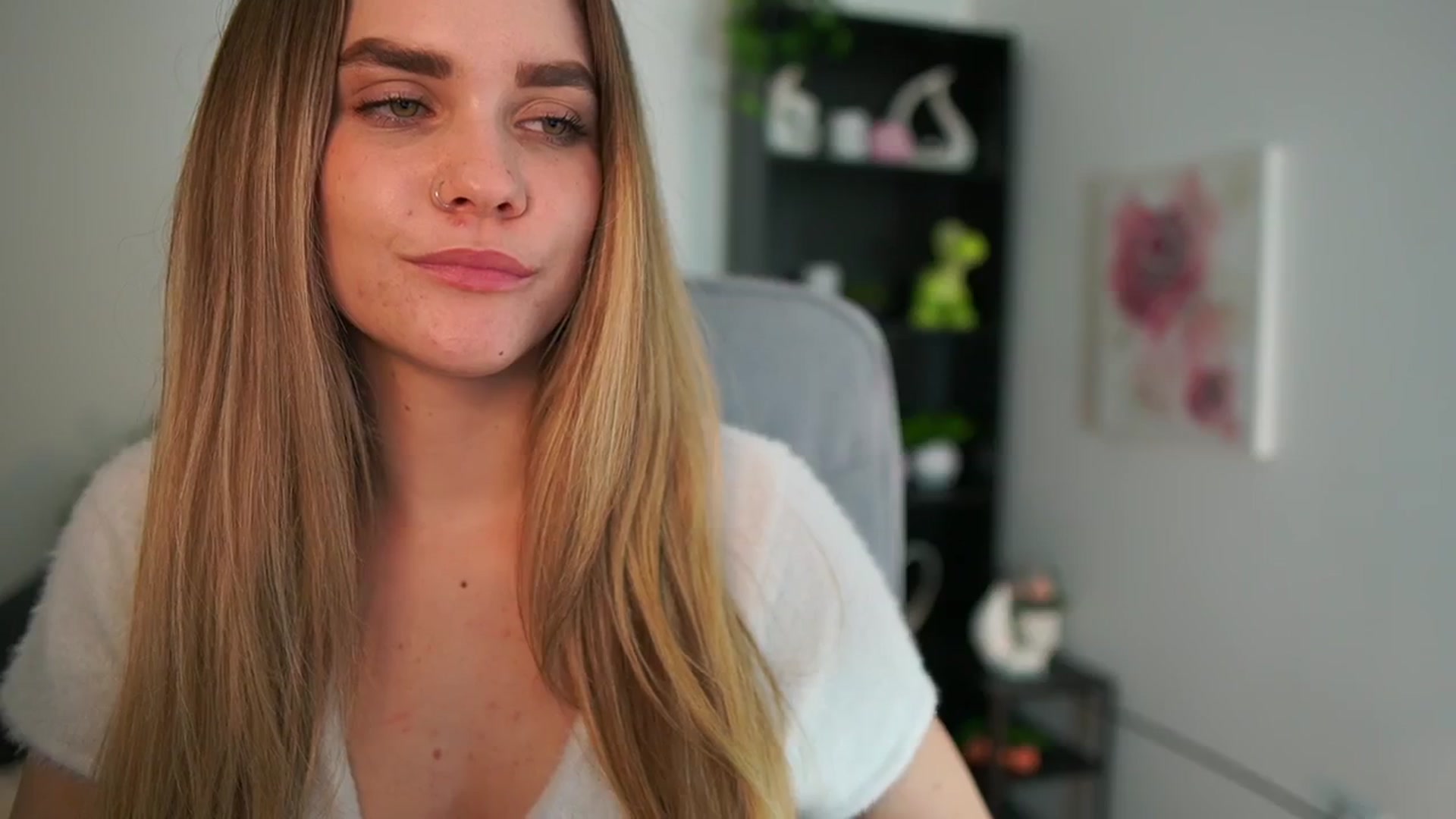 Gallery image thumbnail from Skyla_Novea_'s myfreecams stream on, 04/21/2024, 20:01 image 17 of 20