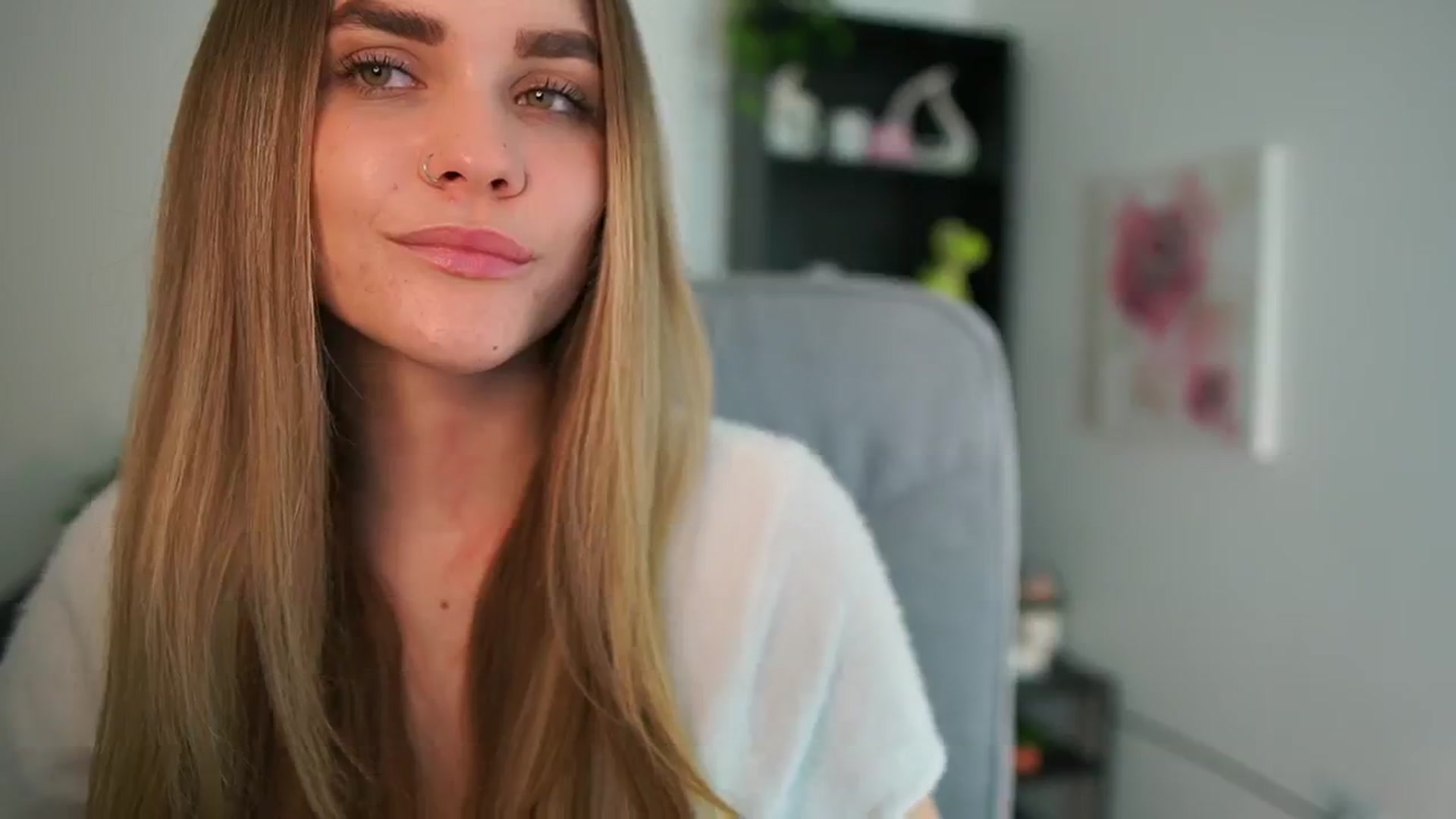 Gallery image thumbnail from Skyla_Novea_'s myfreecams stream on, 04/21/2024, 20:01 image 5 of 20