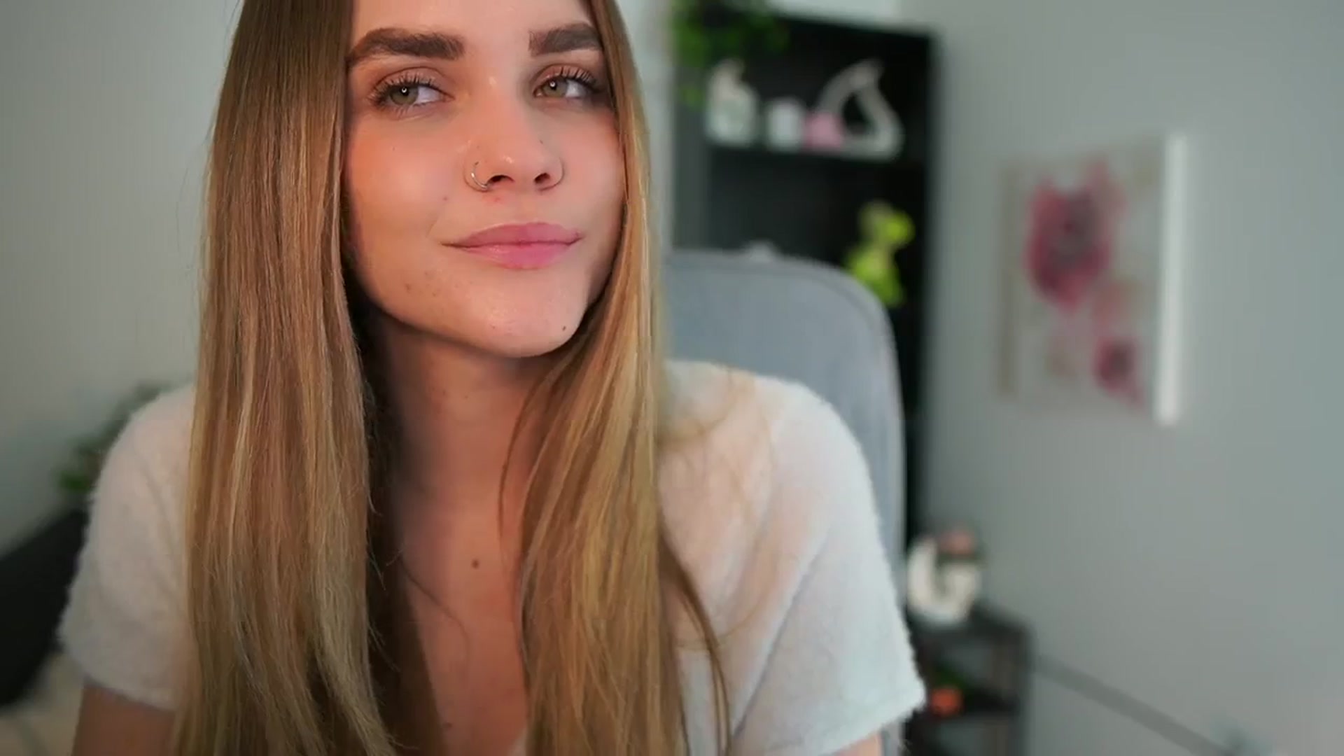 Gallery image thumbnail from Skyla_Novea_'s myfreecams stream on, 04/21/2024, 20:01 image 11 of 20