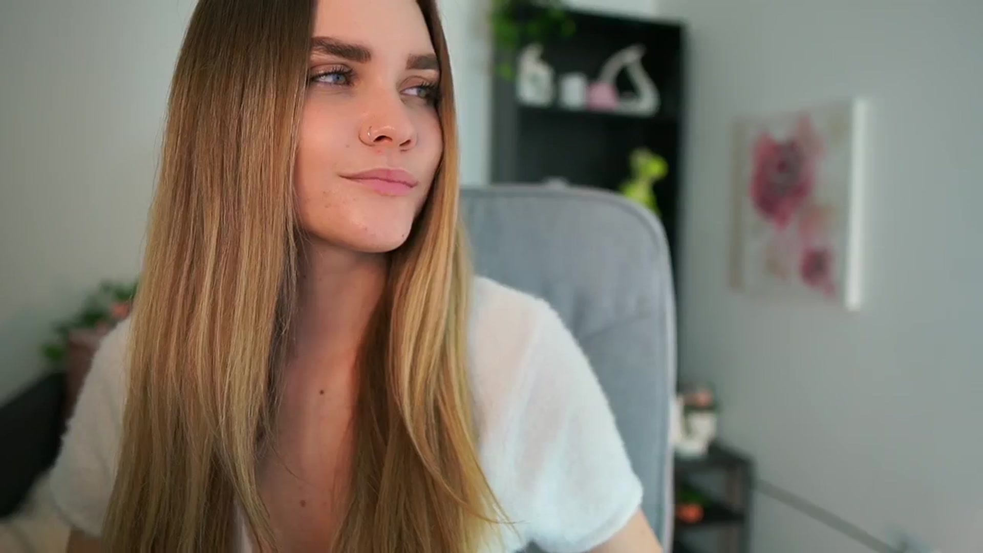 Gallery image thumbnail from Skyla_Novea_'s myfreecams stream on, 04/21/2024, 20:01 image 13 of 20