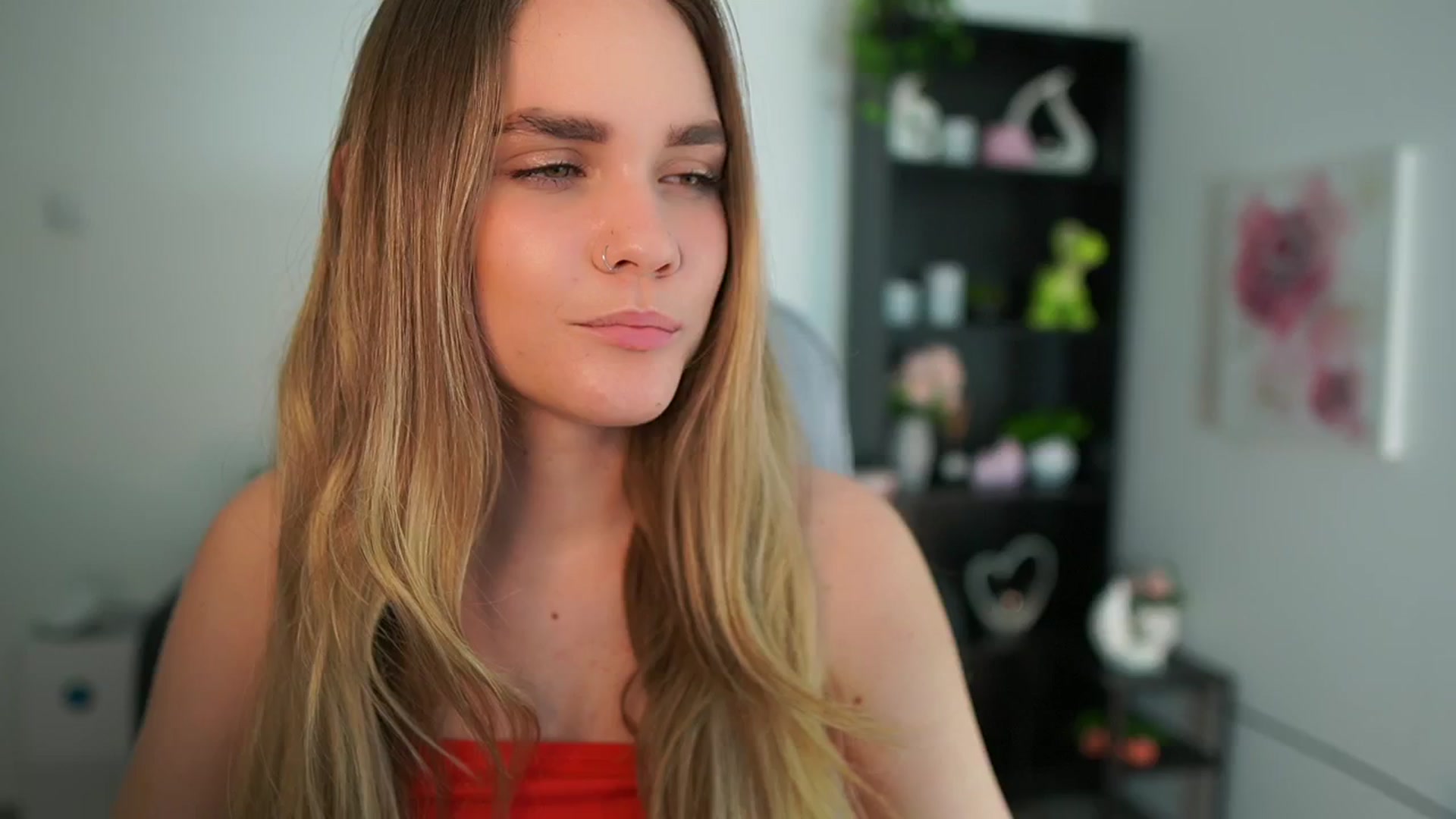 Gallery image thumbnail from Skyla_Novea_'s myfreecams stream on, 04/22/2024, 16:09 image 13 of 20