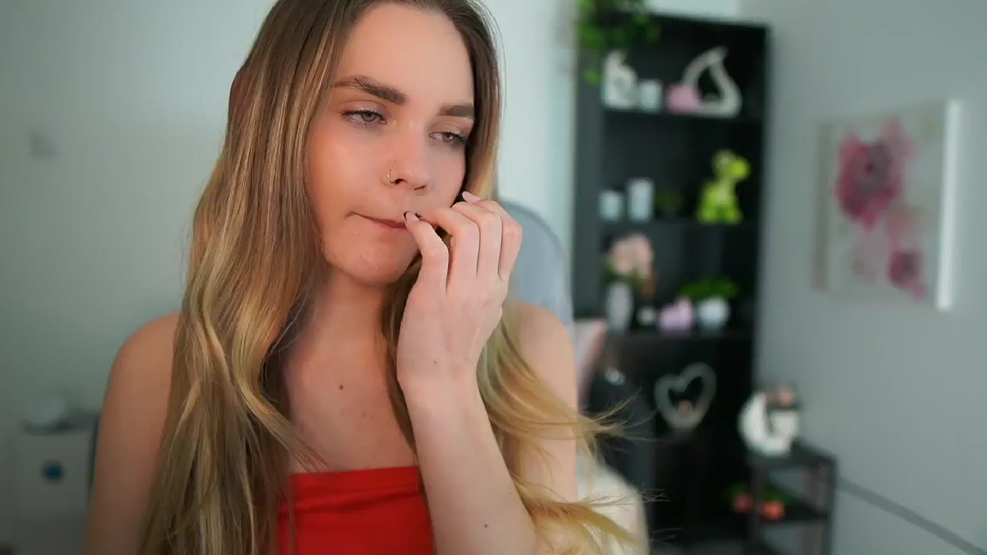 Gallery image thumbnail from Skyla_Novea_'s myfreecams stream on, 04/22/2024, 16:09 image 7 of 20
