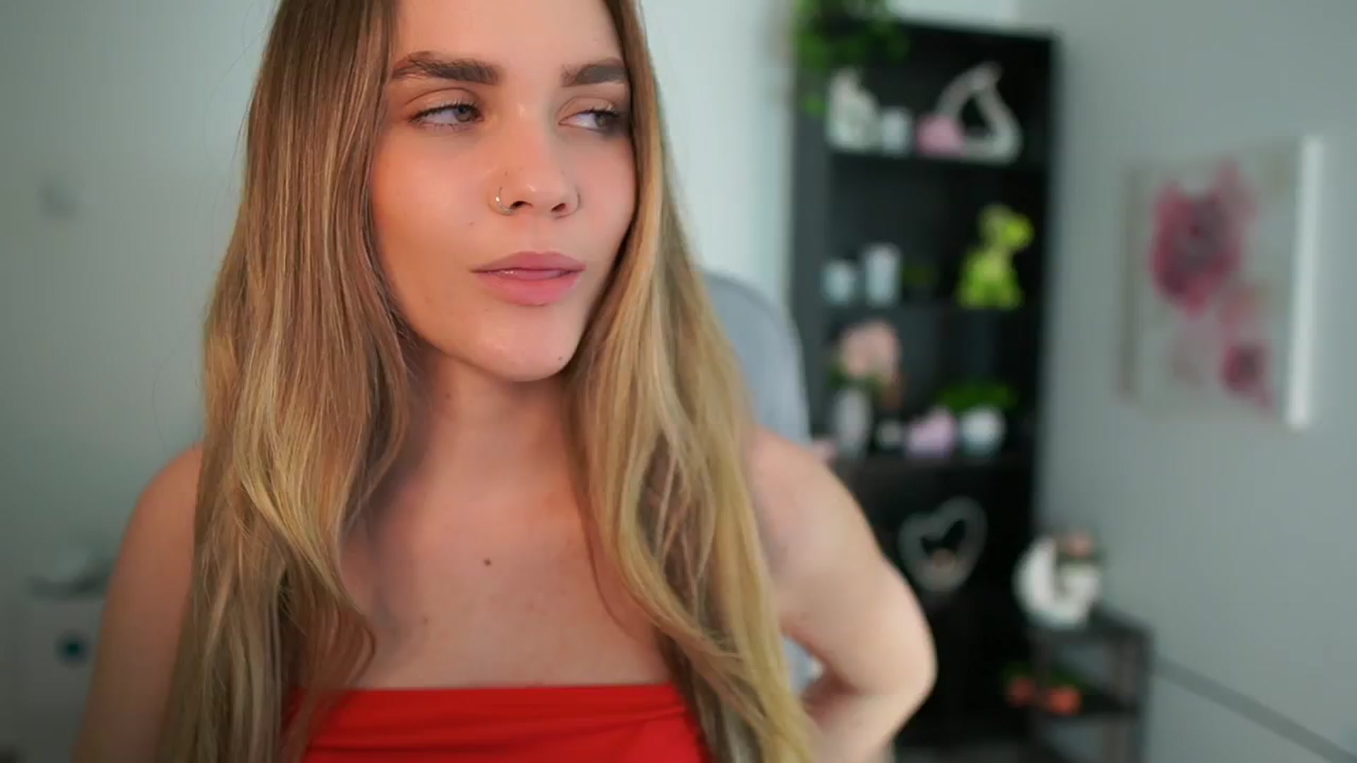 Gallery image thumbnail from Skyla_Novea_'s myfreecams stream on, 04/22/2024, 16:09 image 11 of 20